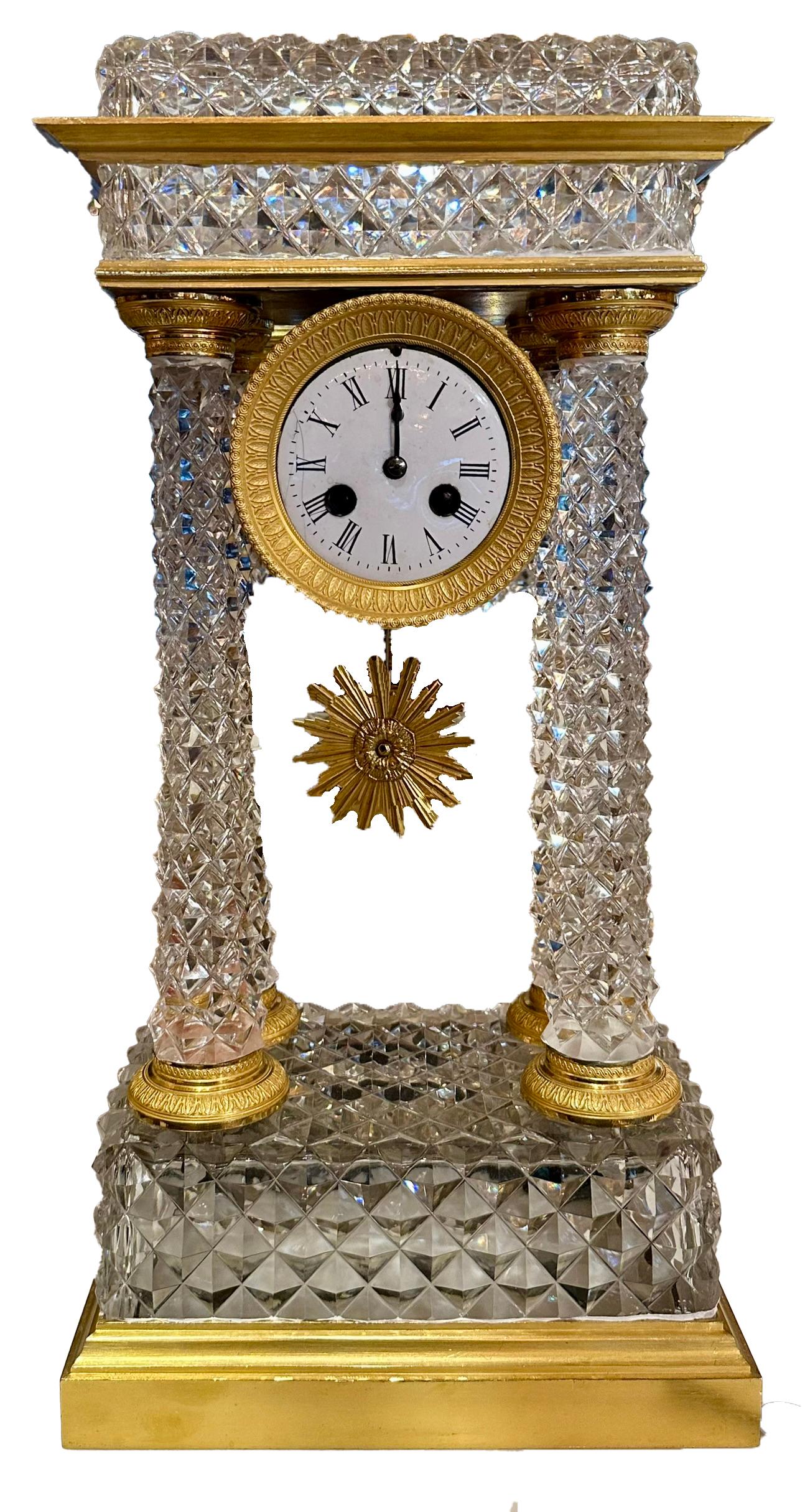 Ancienne horloge de cheminée française en cristal taillé 