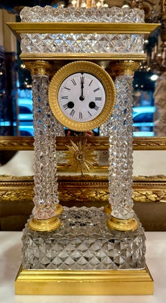 Antique French "Brilliante" Orologio in cristallo tagliato e bronzo dorato, 1880-1890 circa.