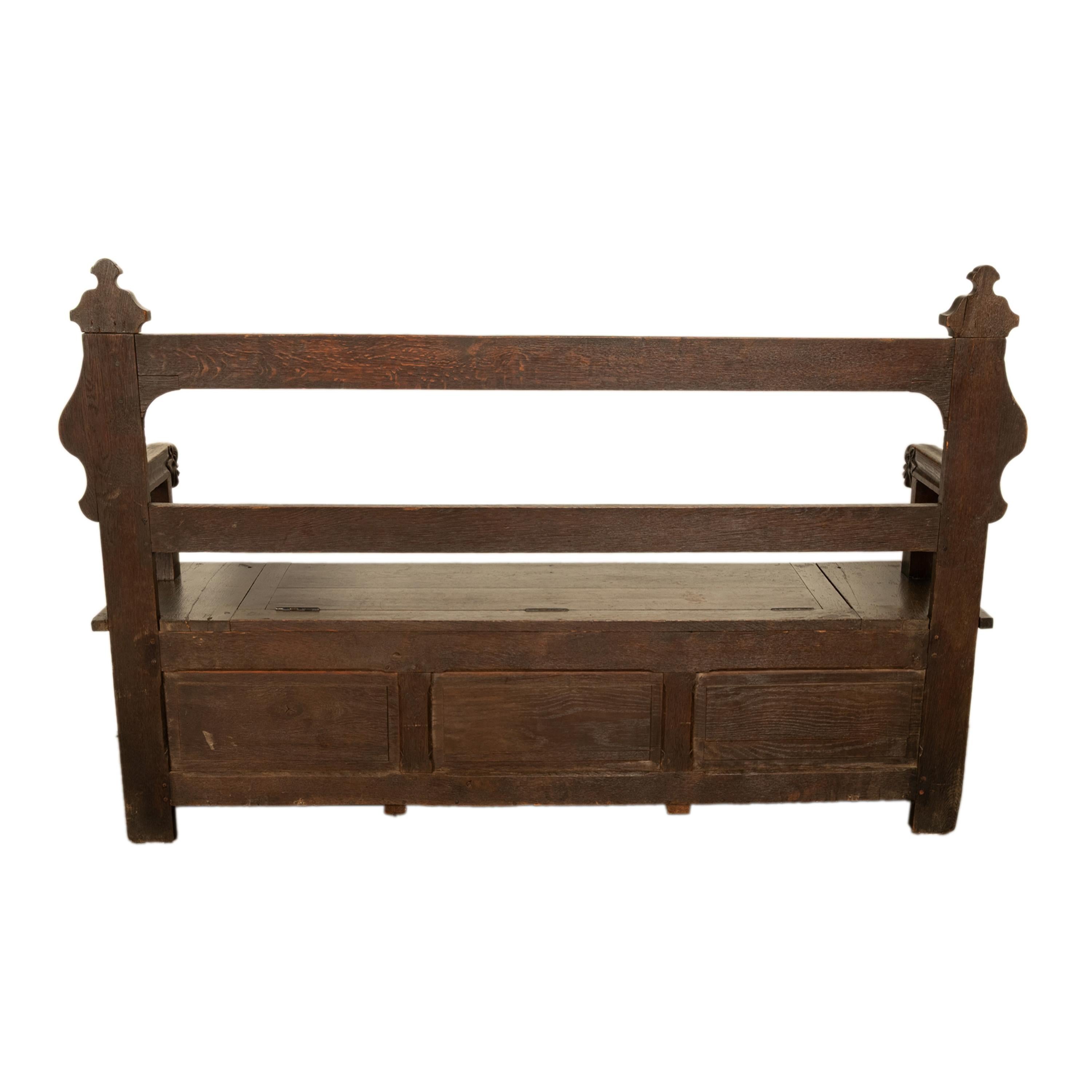 Banc français ancien en chêne sculpté avec panneaux de portrait du 16e siècle 1560 en vente 8