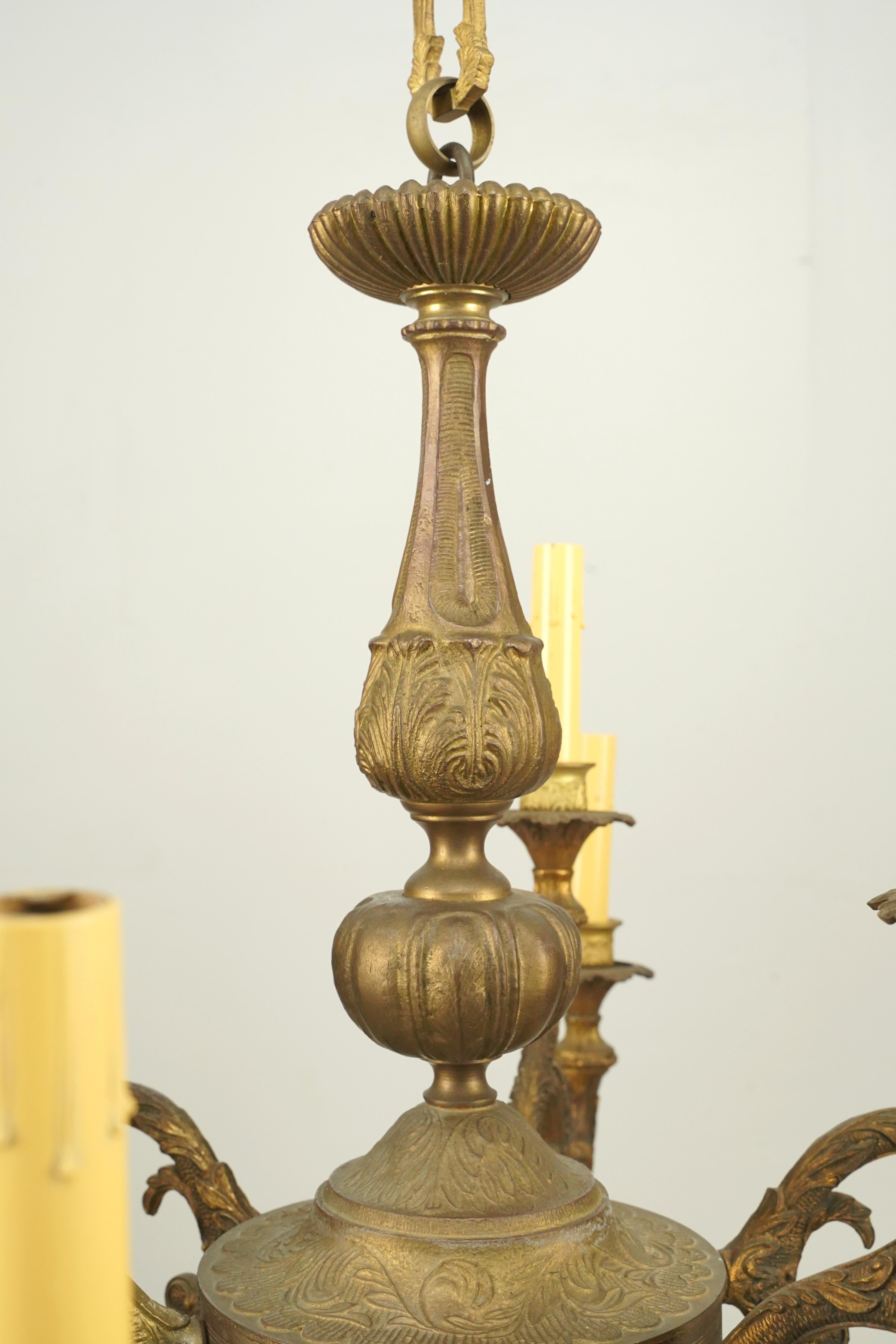 Lampadario a 6 bracci a 9 luci in Antique French Bronze In condizioni buone in vendita a New York, NY
