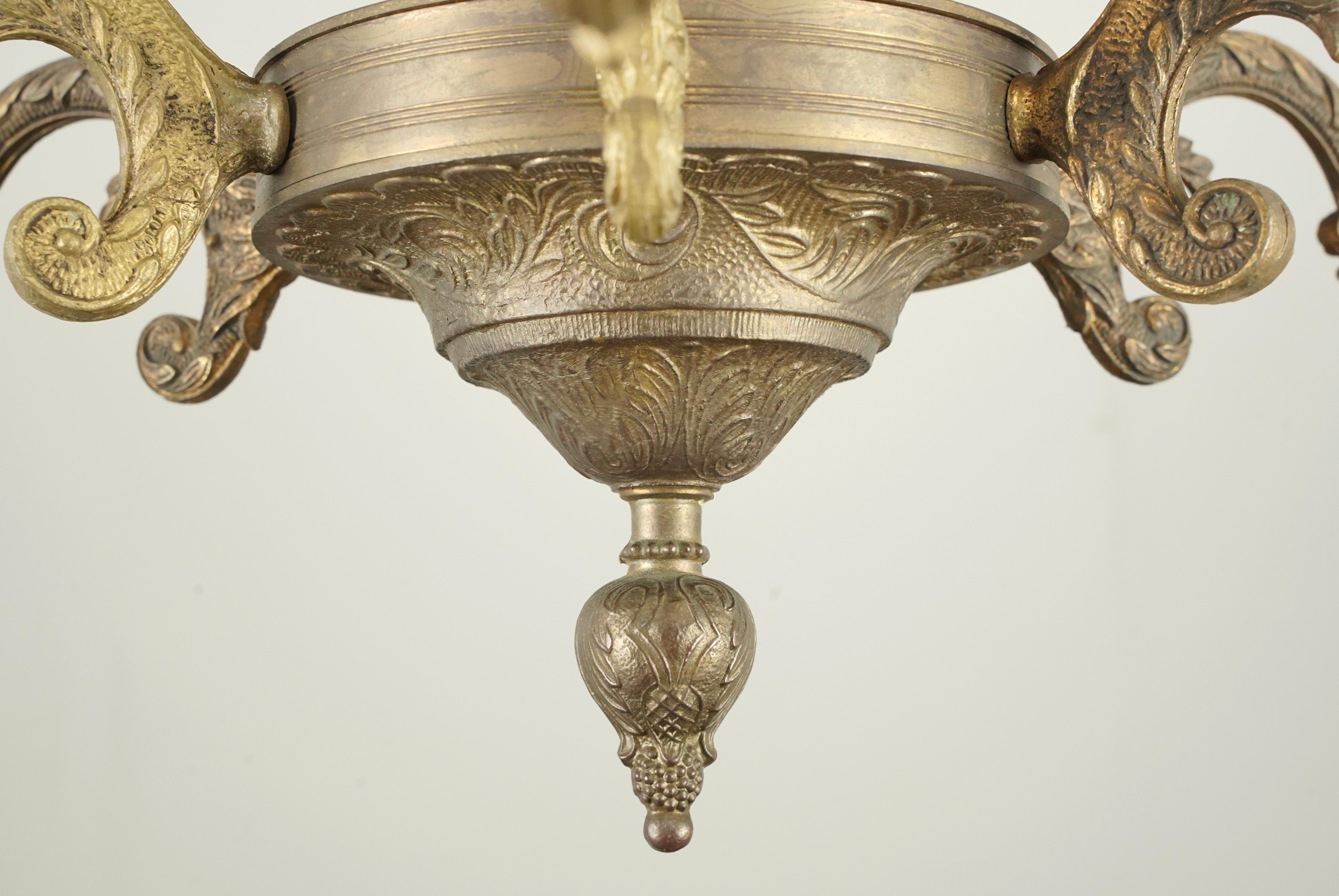 Lampadario a 6 bracci a 9 luci in Antique French Bronze in vendita 1