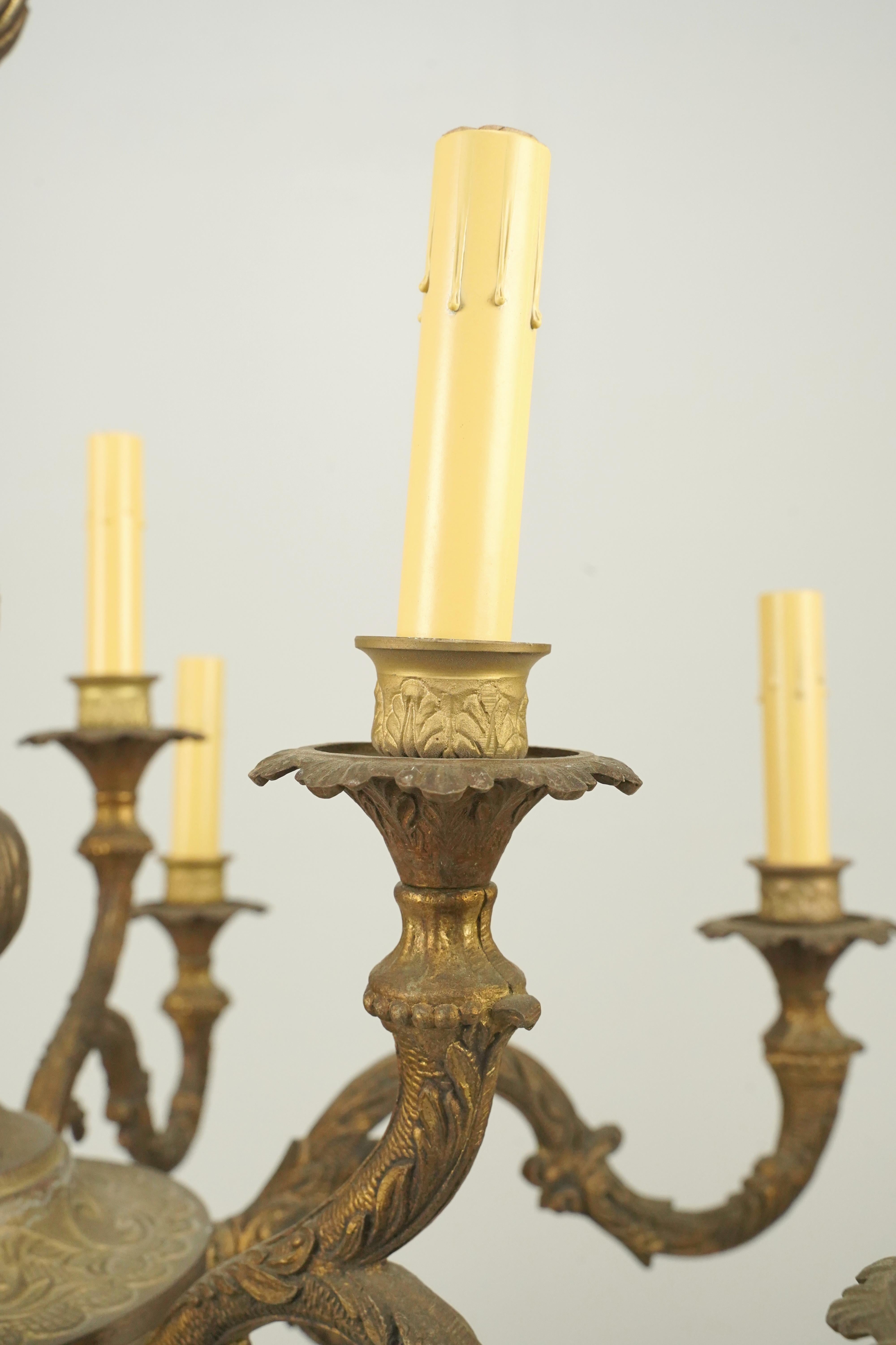 Lampadario a 6 bracci a 9 luci in Antique French Bronze in vendita 3