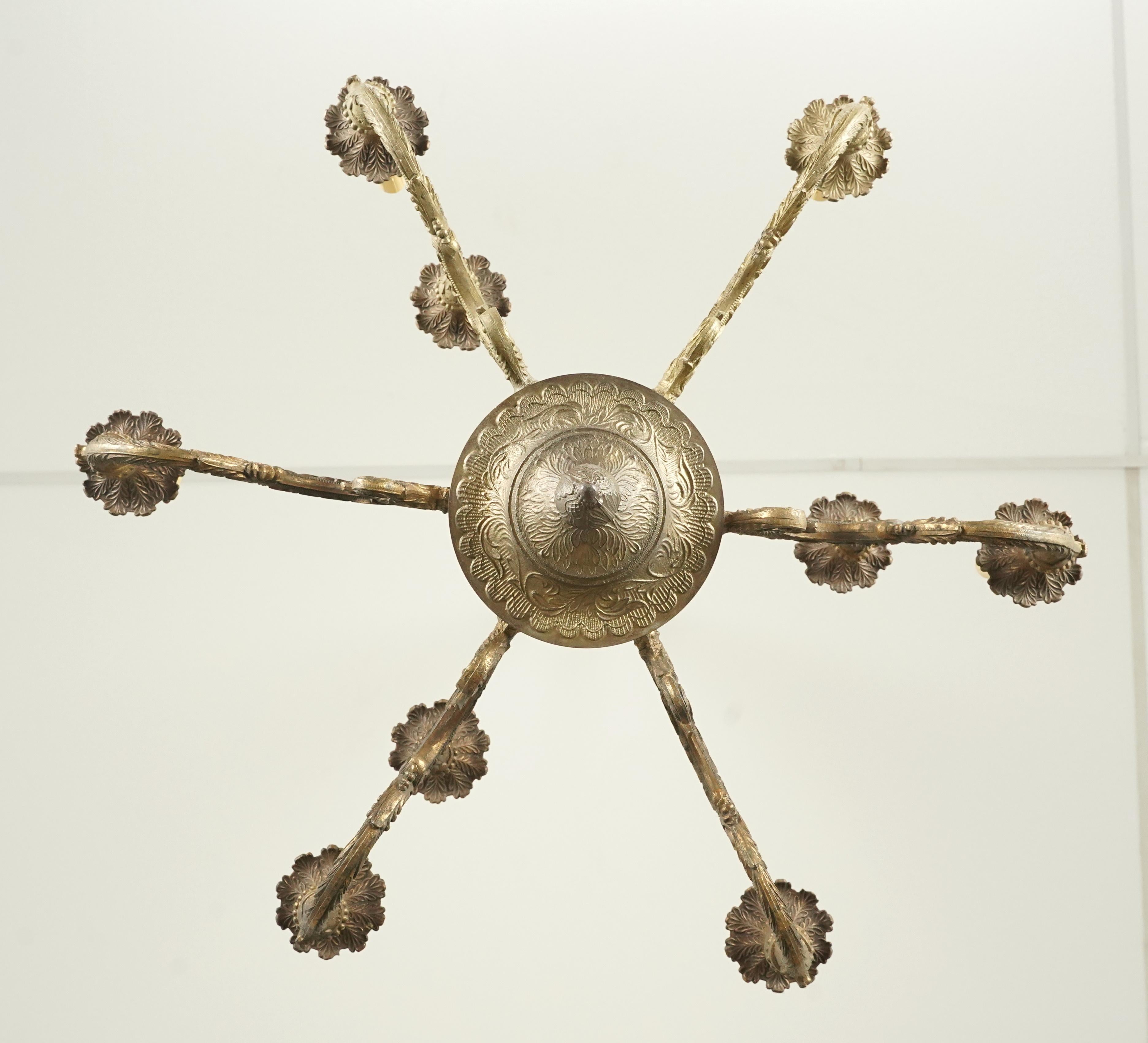 Lampadario a 6 bracci a 9 luci in Antique French Bronze in vendita 4