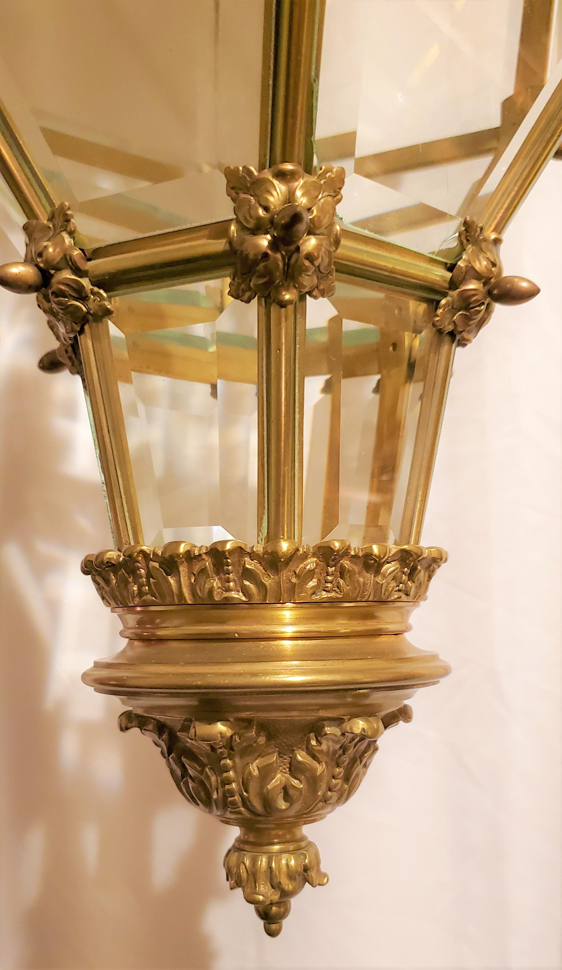 Antigua linterna francesa de bronce y cristal biselado de 3 luces, hacia 1890 Francés en venta