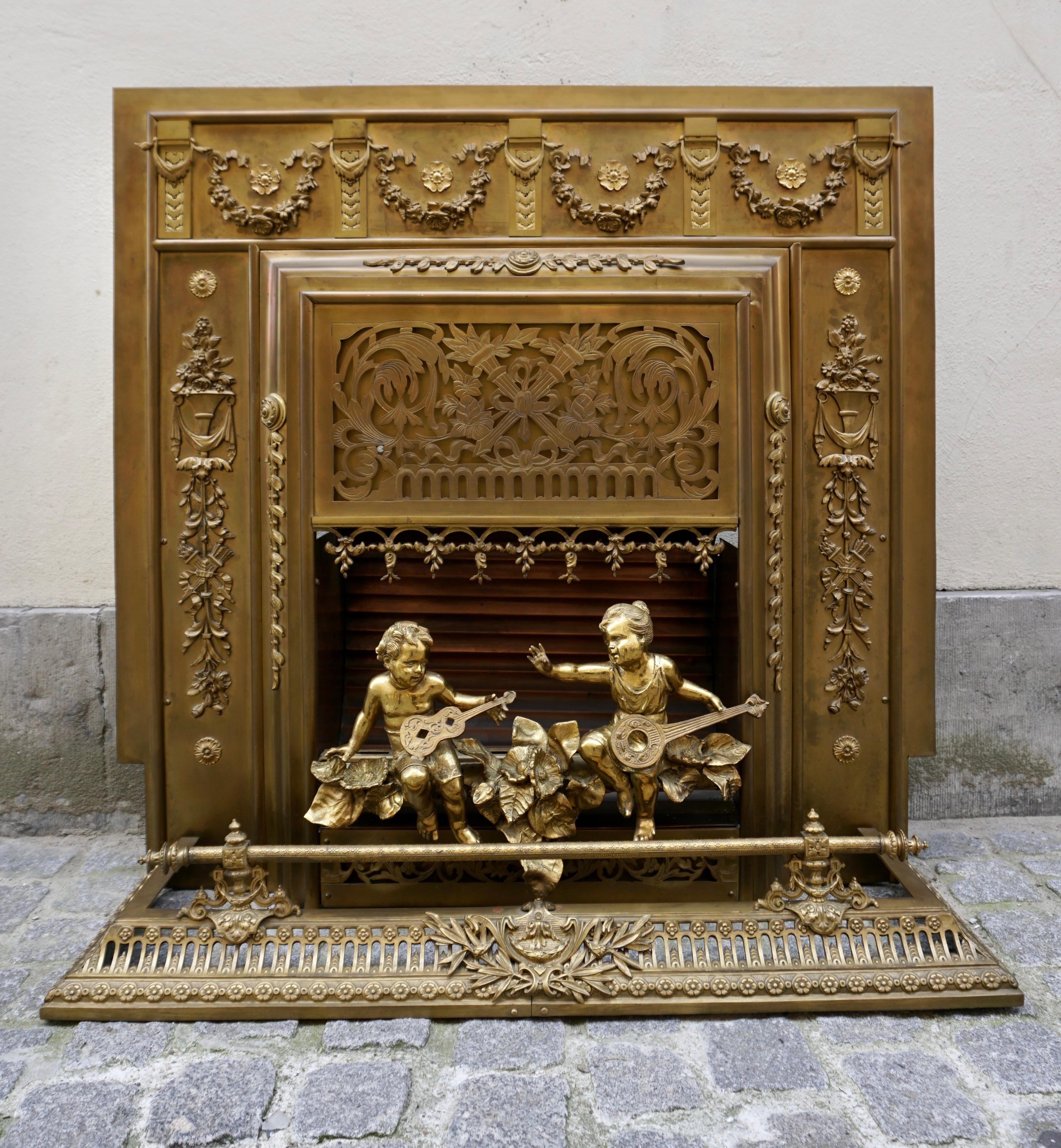 Francese Antique French Bronzo e Ottone con angeli e parafango in vendita