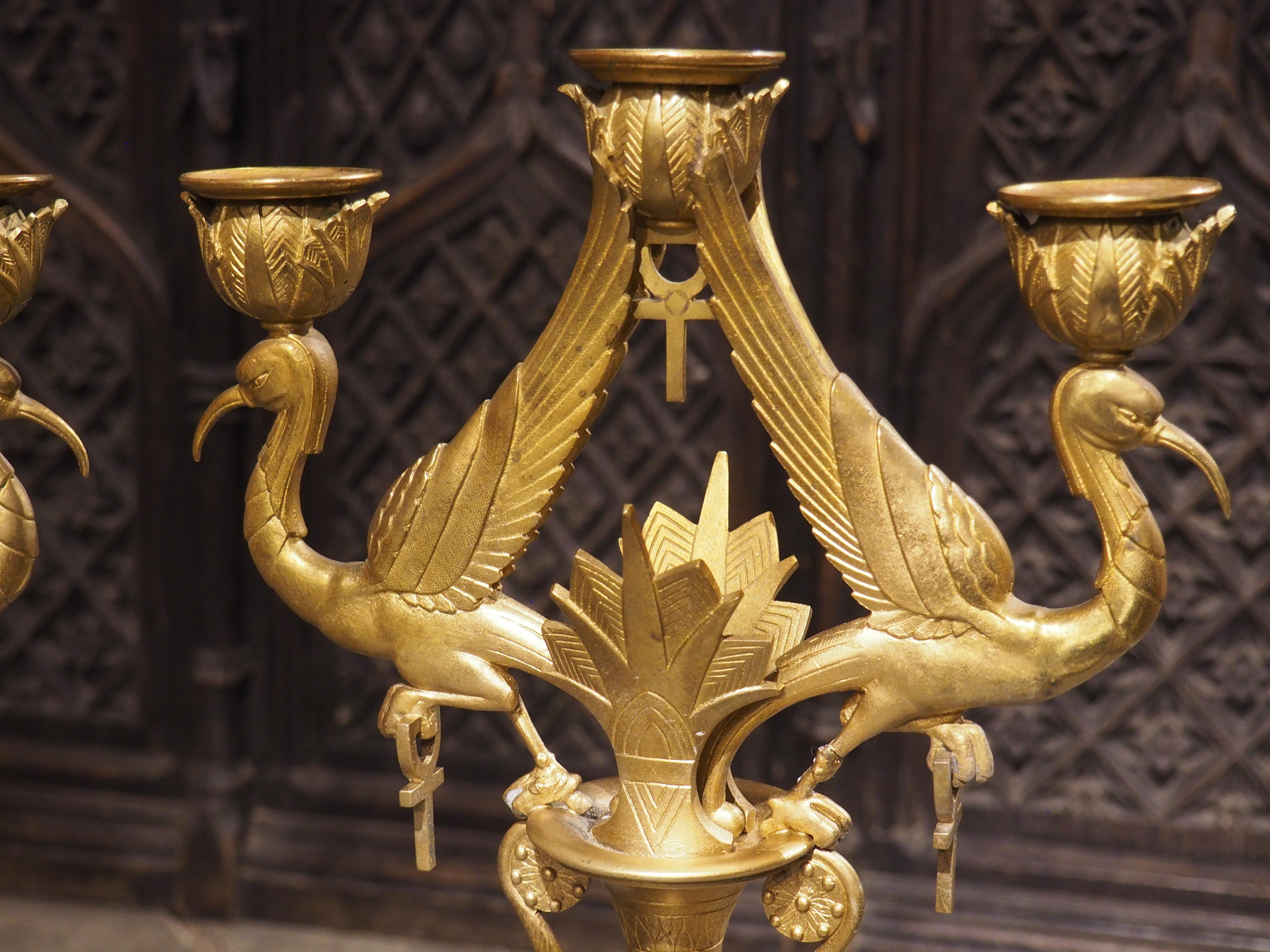 XIXe siècle Chandeliers anciens en bronze et marbre de style néo-égyptien, 19e siècle en vente