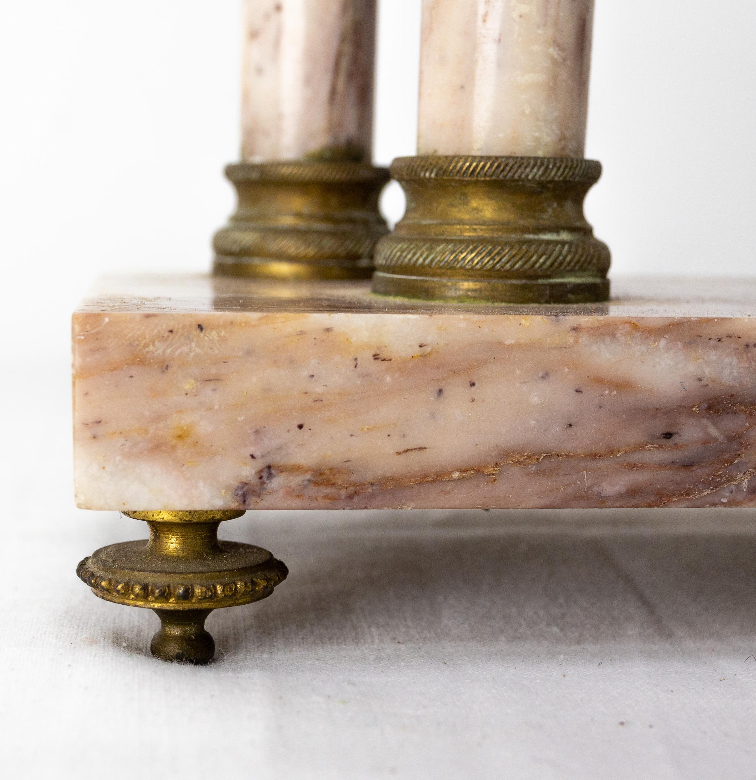 Bronze Pendule de cheminée française ancienne en bronze et marbre avec chérubin Putti Napoléon III en vente