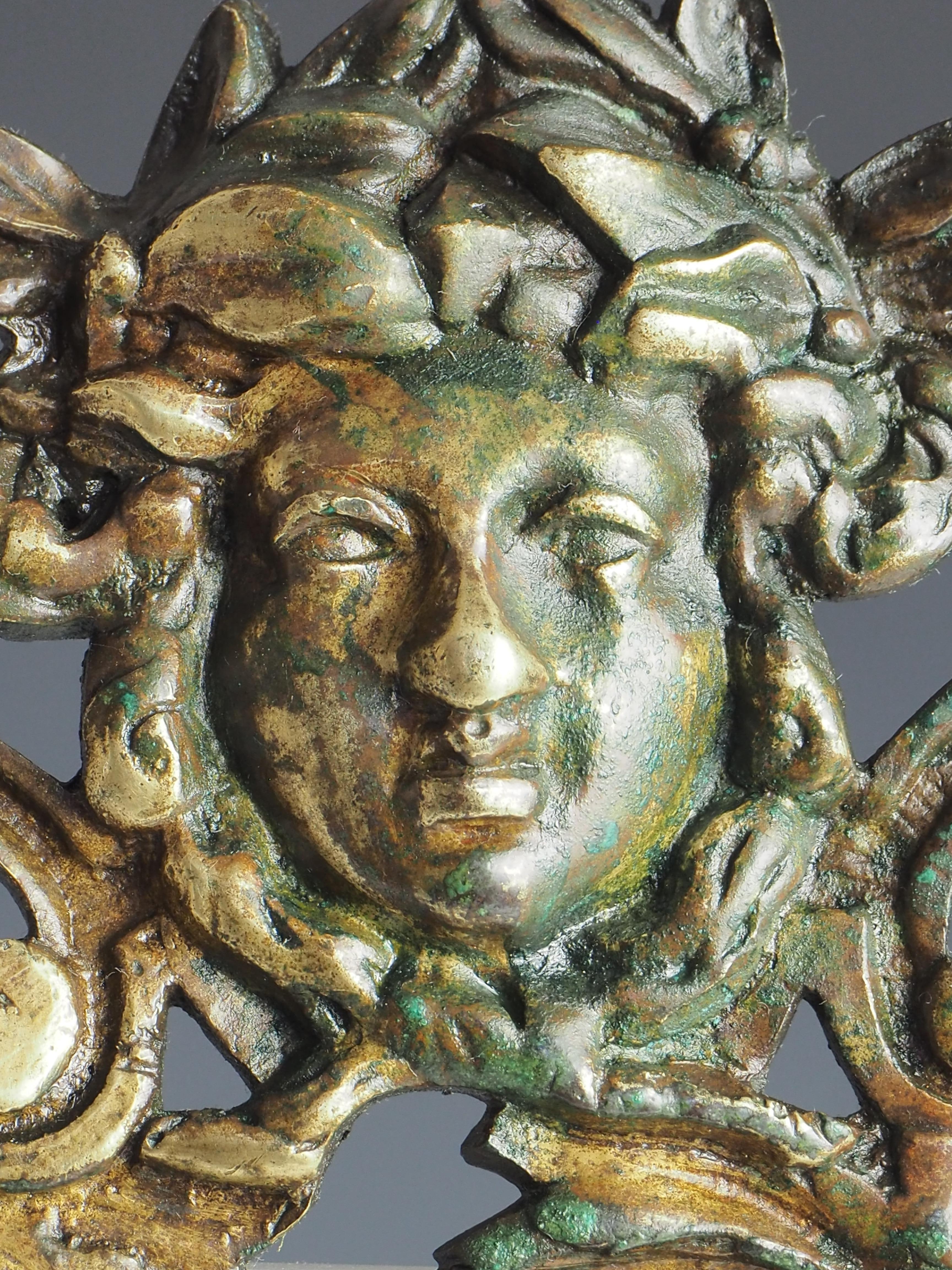 Cadre photo baroque français ancien en bronze (estampillé) en vente 1