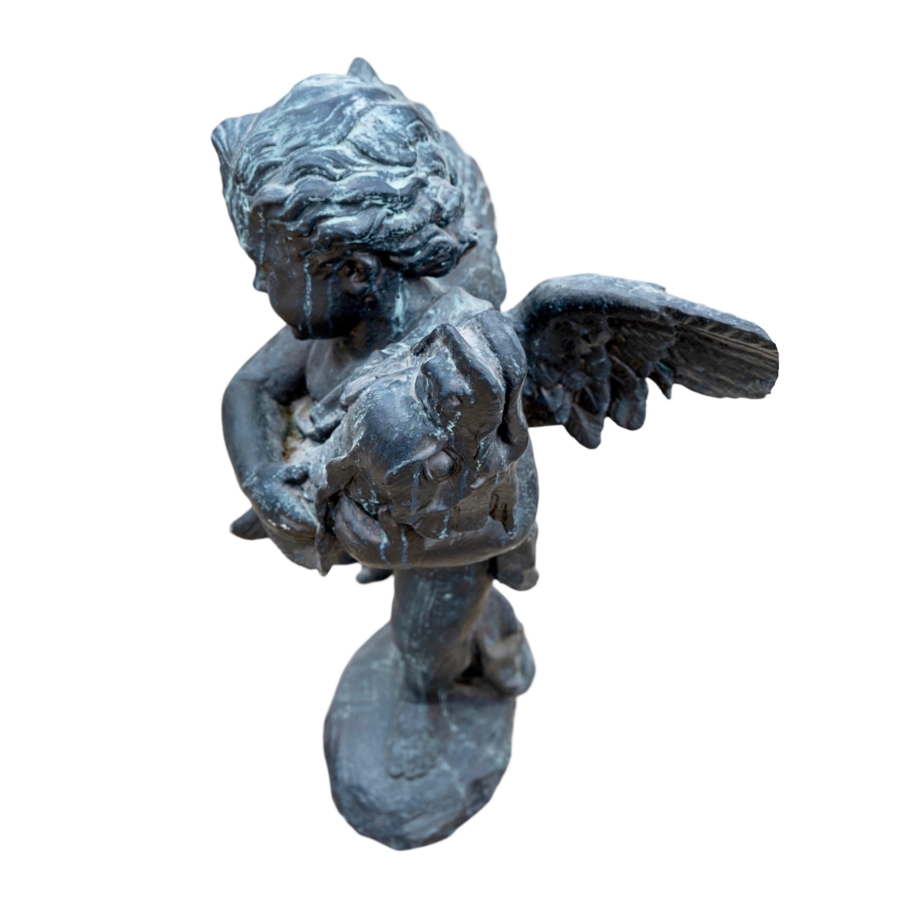 Milieu du XIXe siècle Sculpture française ancienne de chérubin en bronze en vente