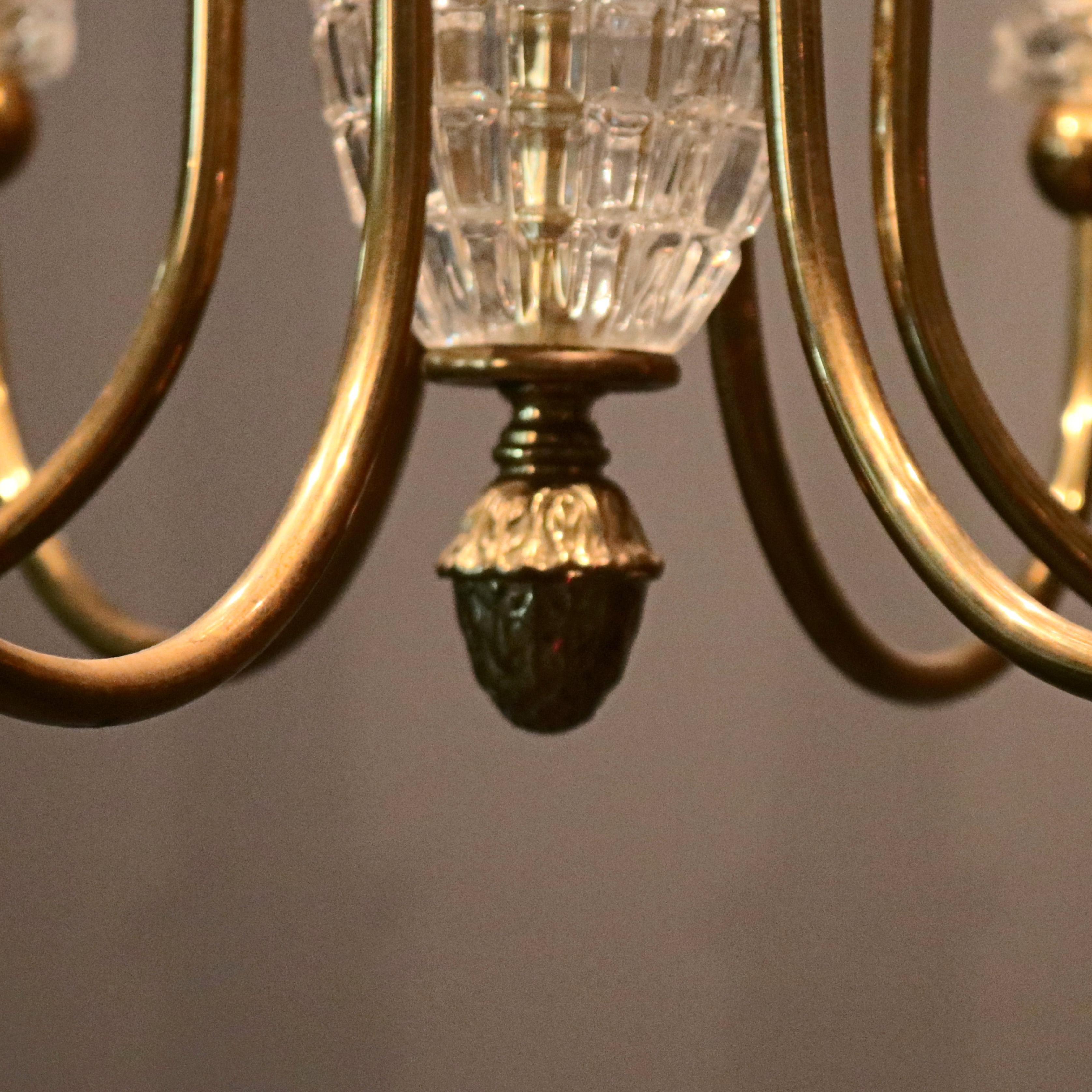 Antiker französischer 6-Licht-Kronleuchter aus Bronze und Kristall, um 1930 im Angebot 1