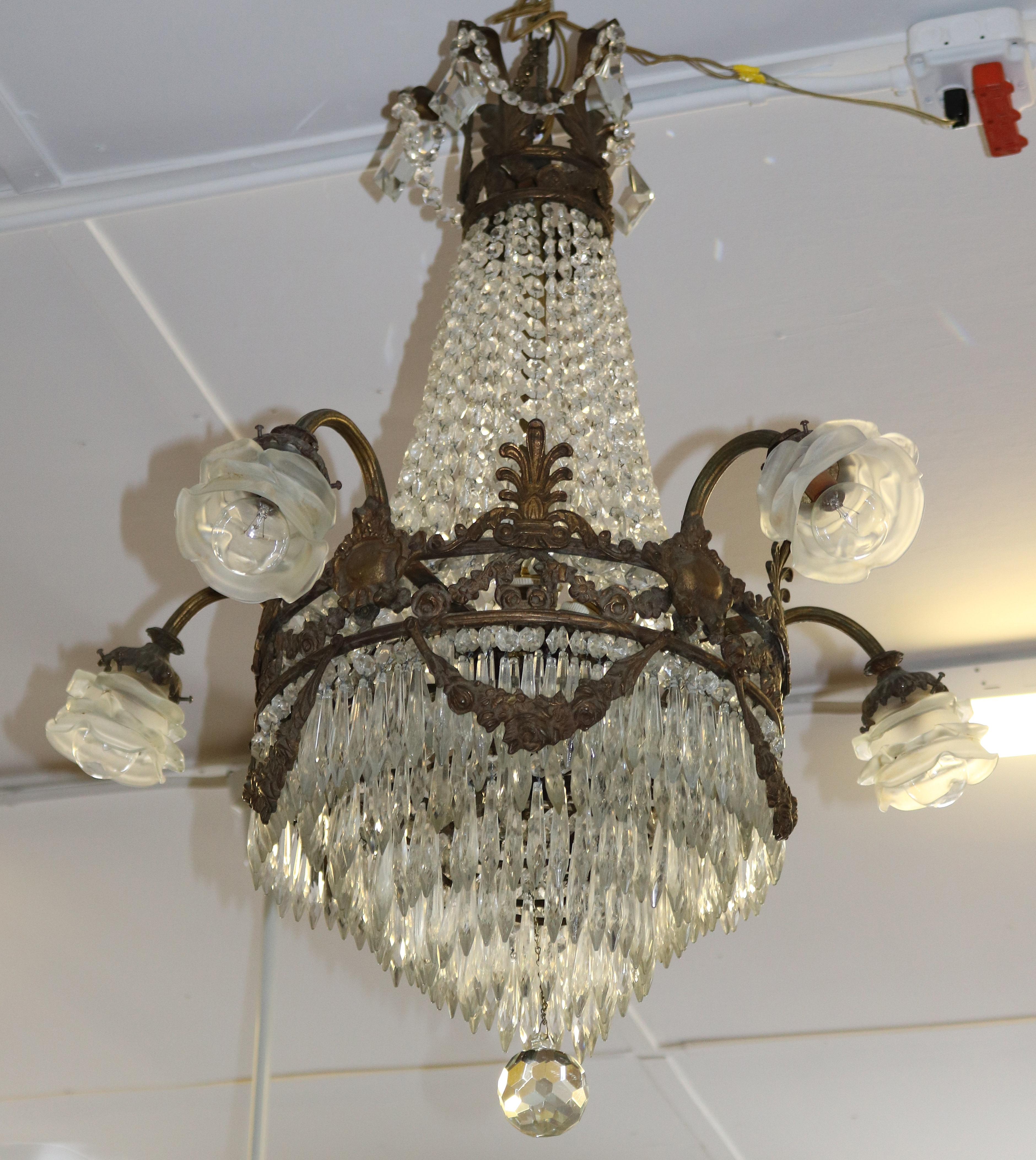 ​Antique French Bronze & Crystal Louis XVI Style Beaded Basket Chandelier

Dimensions : 34
