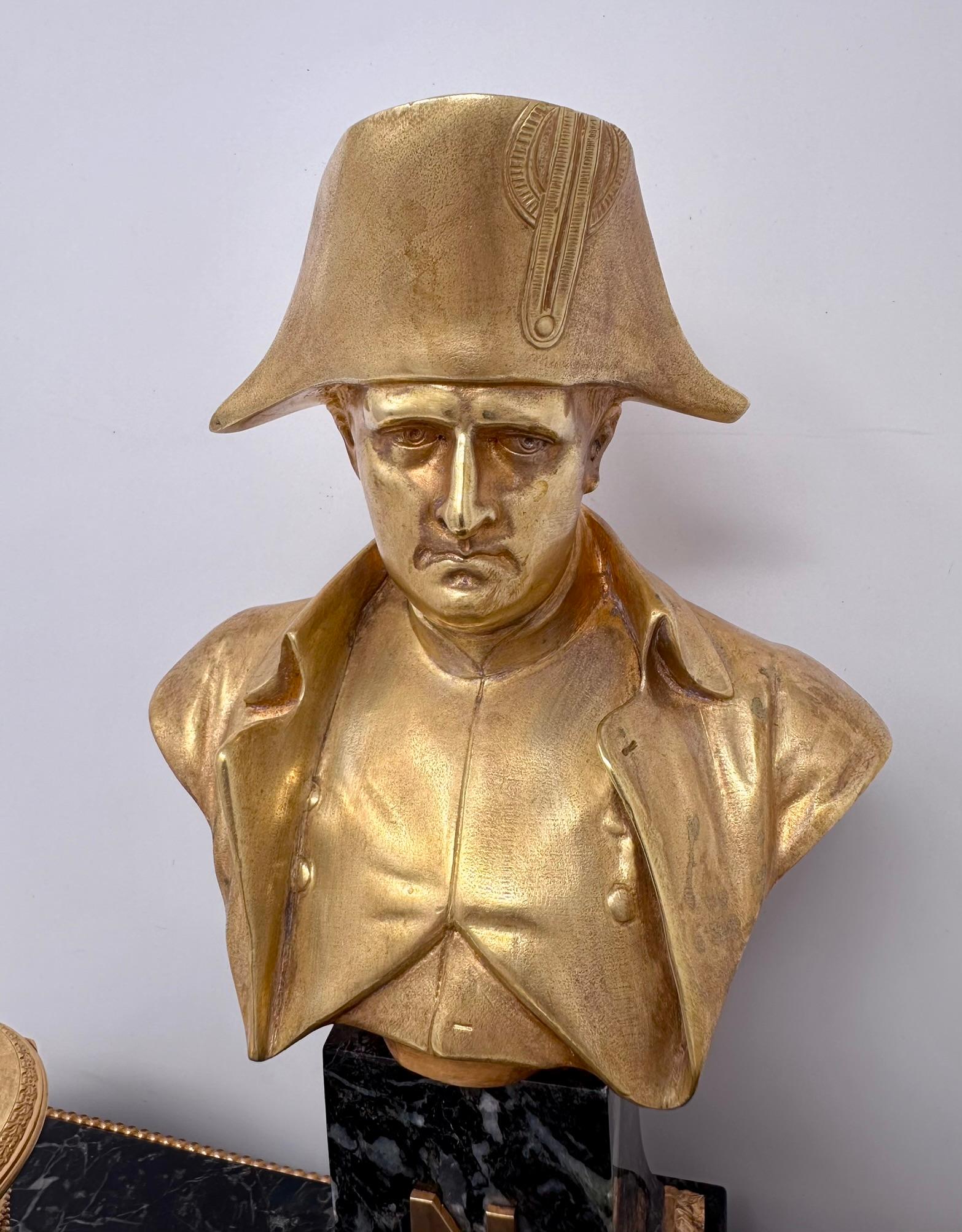 Bronze Porte-encens Napoléon en bronze d'Oré et en marbre vert, vers 1880. en vente