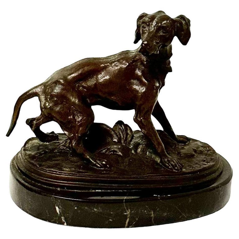 Antike französische Bronze-Hunde-Skulptur, signiert im Angebot bei 1stDibs