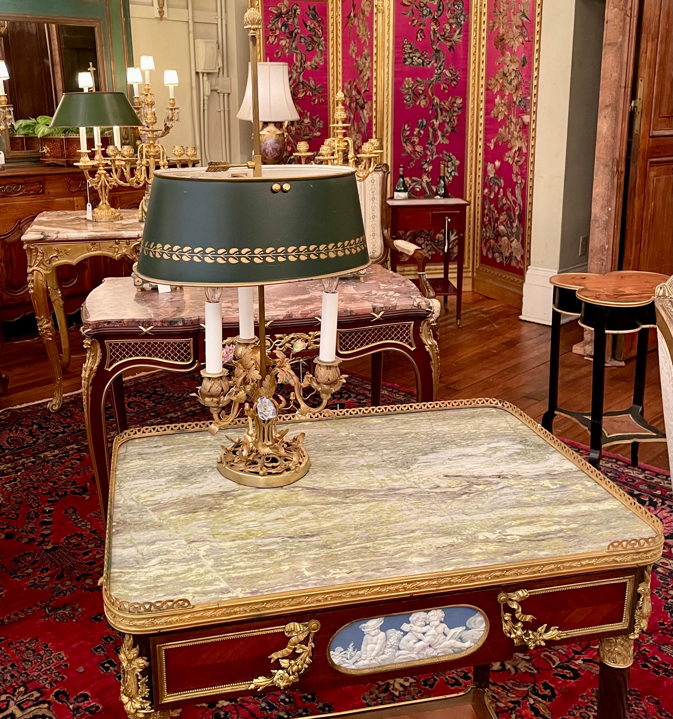 Antique Lampe Bouillotte D'Oré en bronze avec fleurs de Dresde, Circa 1890. en vente 7