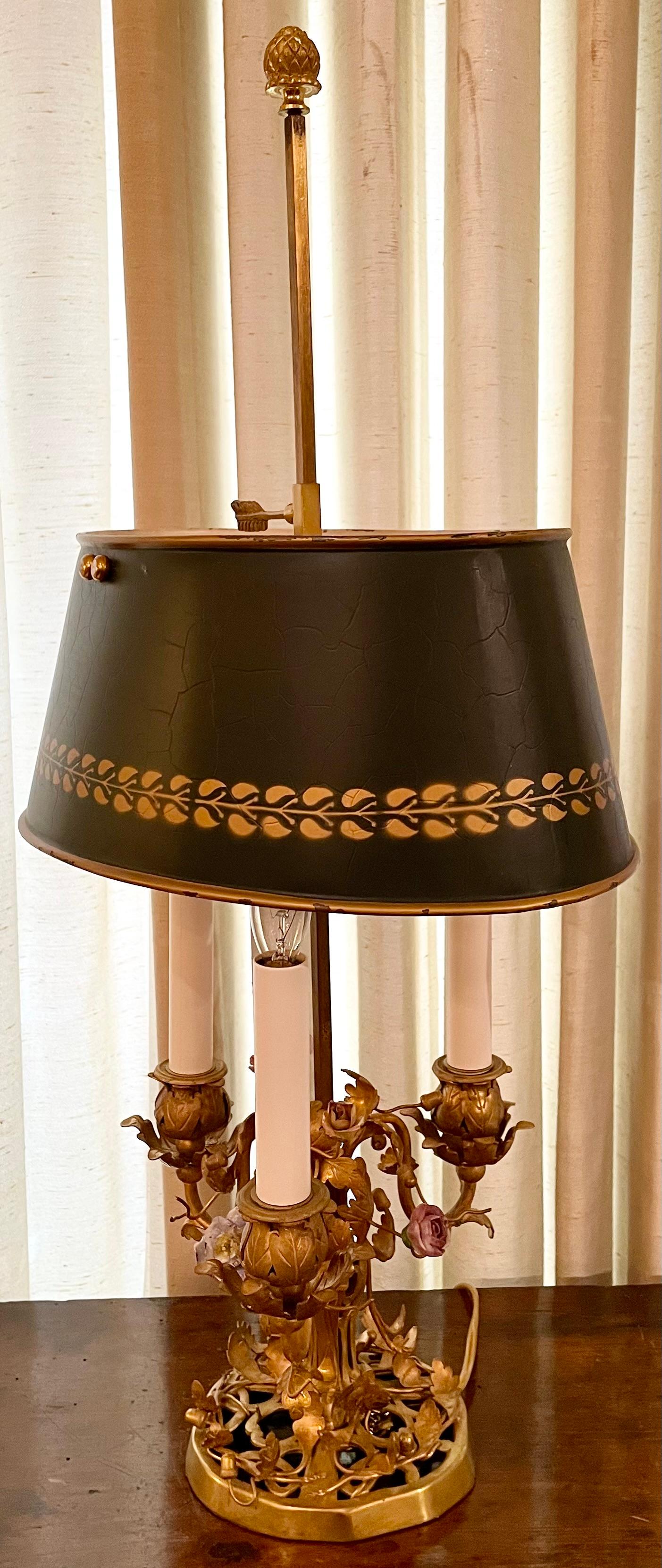 Antique Lampe Bouillotte D'Oré en bronze avec fleurs de Dresde, Circa 1890. en vente 2