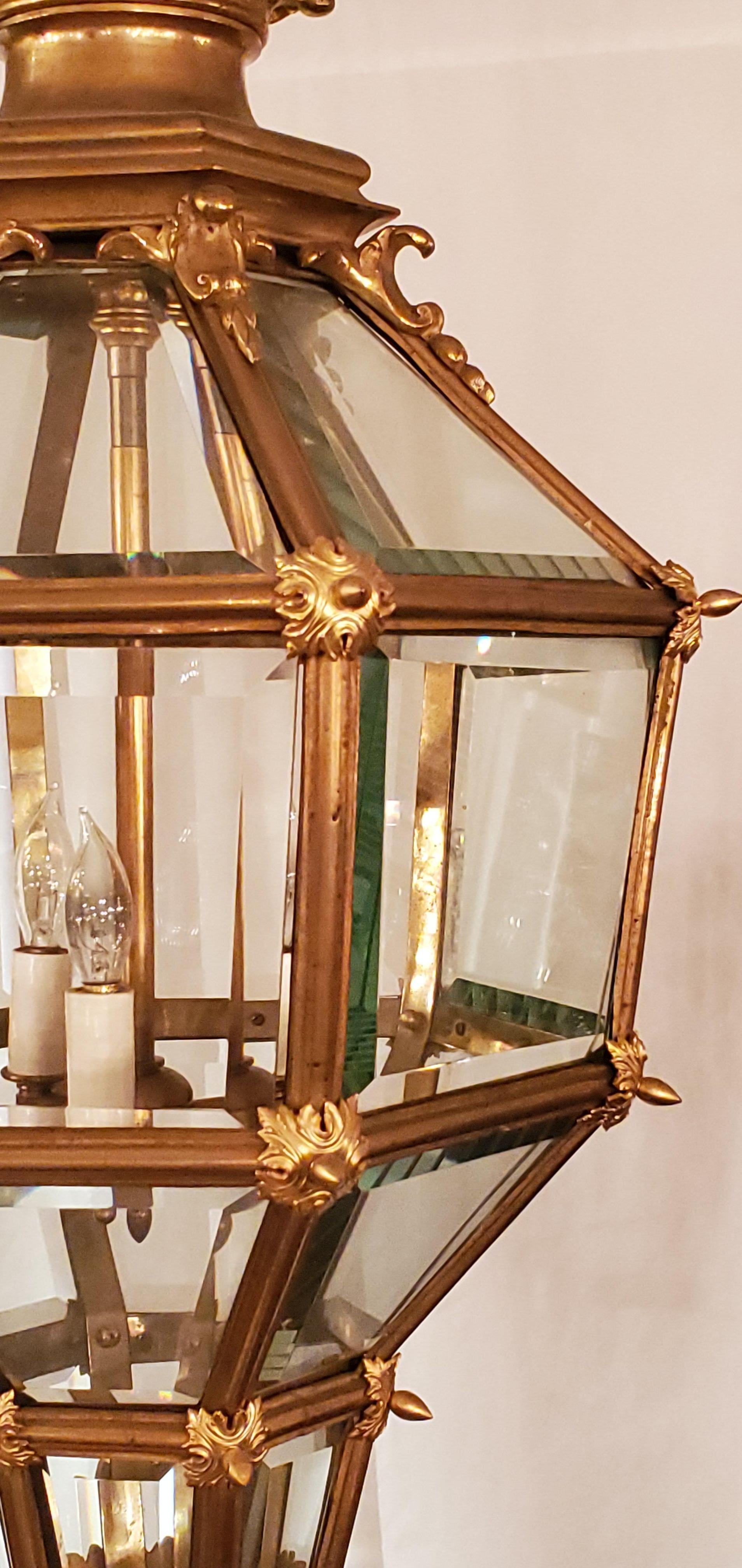 Français Lanterne d'antiquité française en bronze d'or de château en vente