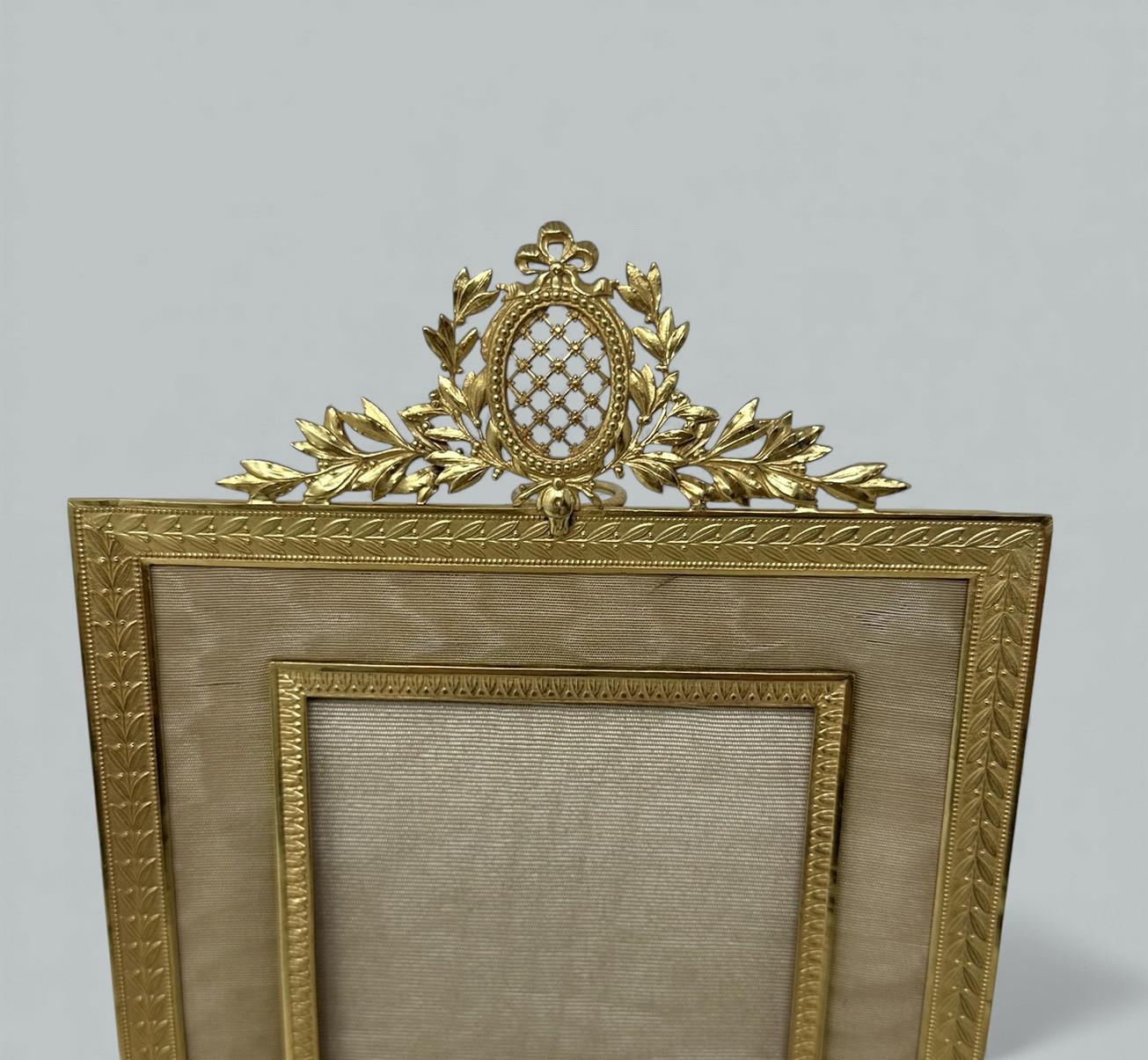 Antique French Bronze Dore Ormolu Portrait Foto Fotografie Bilderrahmen Seide (Neoklassisch) im Angebot