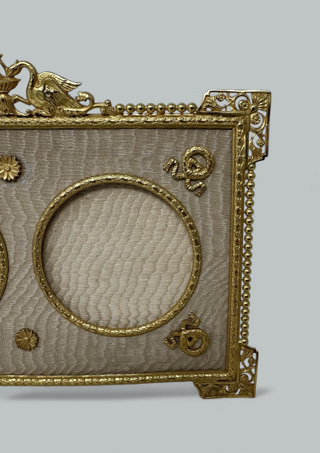 Antique French Bronze Dore Ormolu Portrait Photo Photograph Picture Frame Silk In Good Condition For Sale In Dublin, Ireland