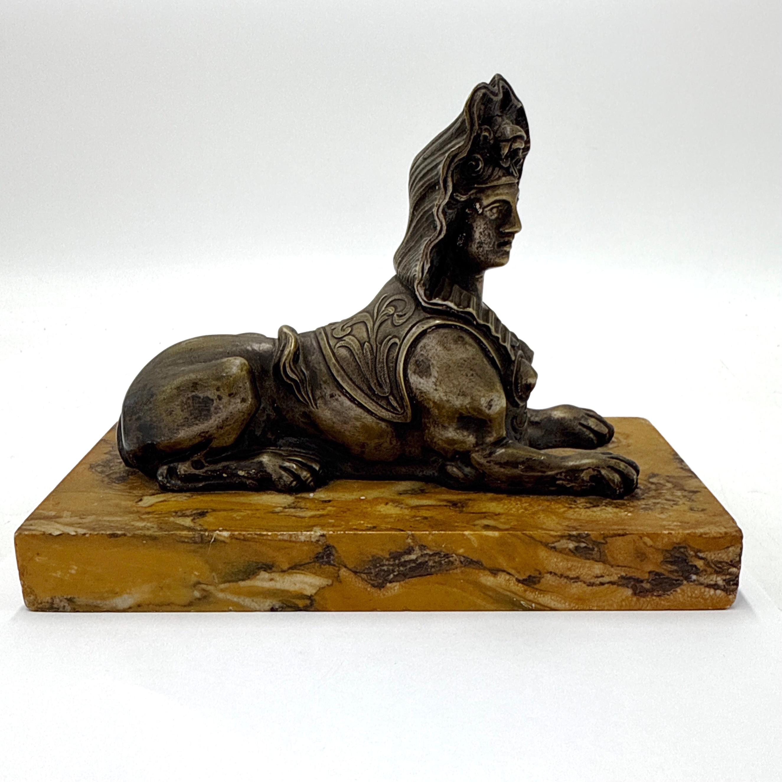 Antique French Bronze Egyptian Revival Sphinx on Marble Base Bon état - En vente à Victoria, BC
