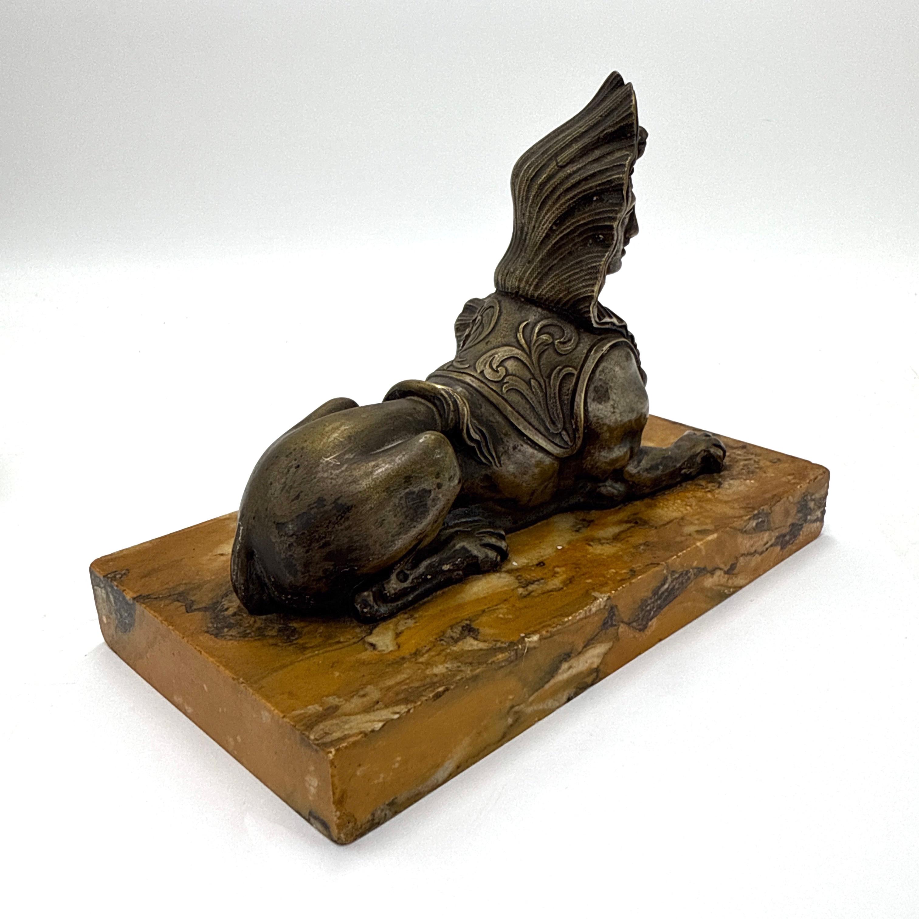 Fin du XIXe siècle Antique French Bronze Egyptian Revival Sphinx on Marble Base en vente