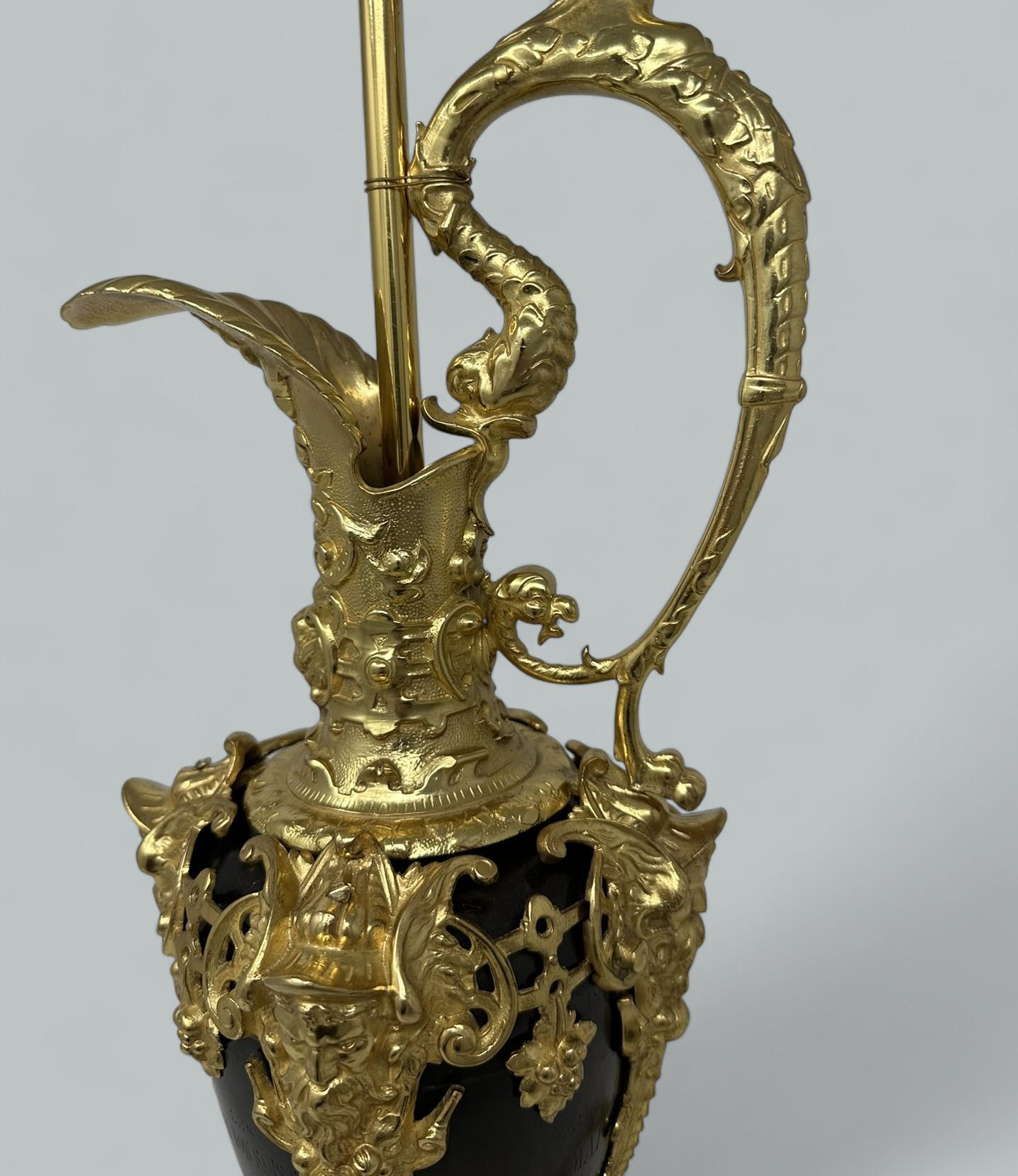 Ancienne lampe électrique française vase aiguière en bronze doré Maner Claude Michel Clodion en vente 2