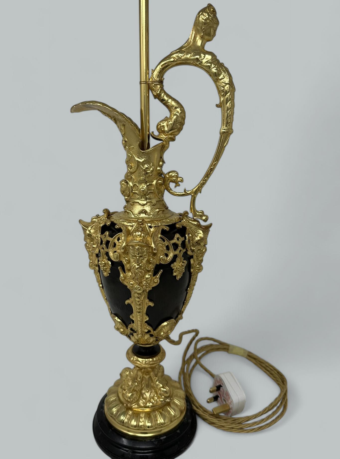 Ancienne lampe électrique française vase aiguière en bronze doré Maner Claude Michel Clodion en vente 3