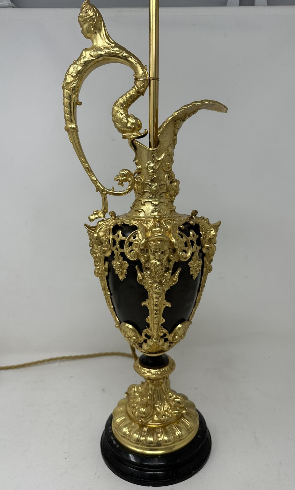 Victorien Ancienne lampe électrique française vase aiguière en bronze doré Maner Claude Michel Clodion en vente