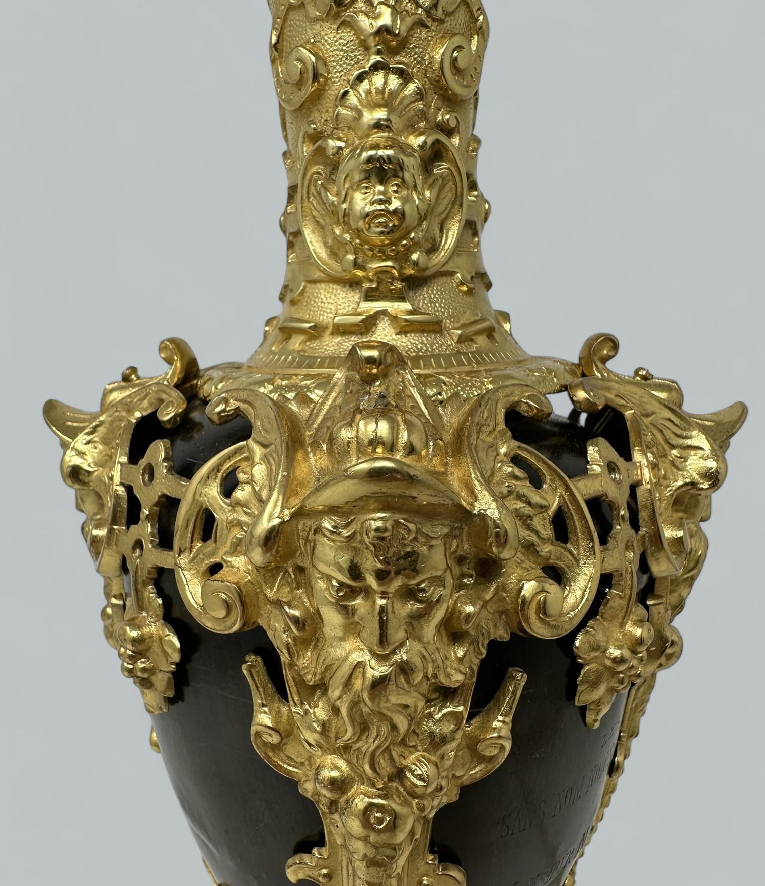 Bronze Ancienne lampe électrique française vase aiguière en bronze doré Maner Claude Michel Clodion en vente