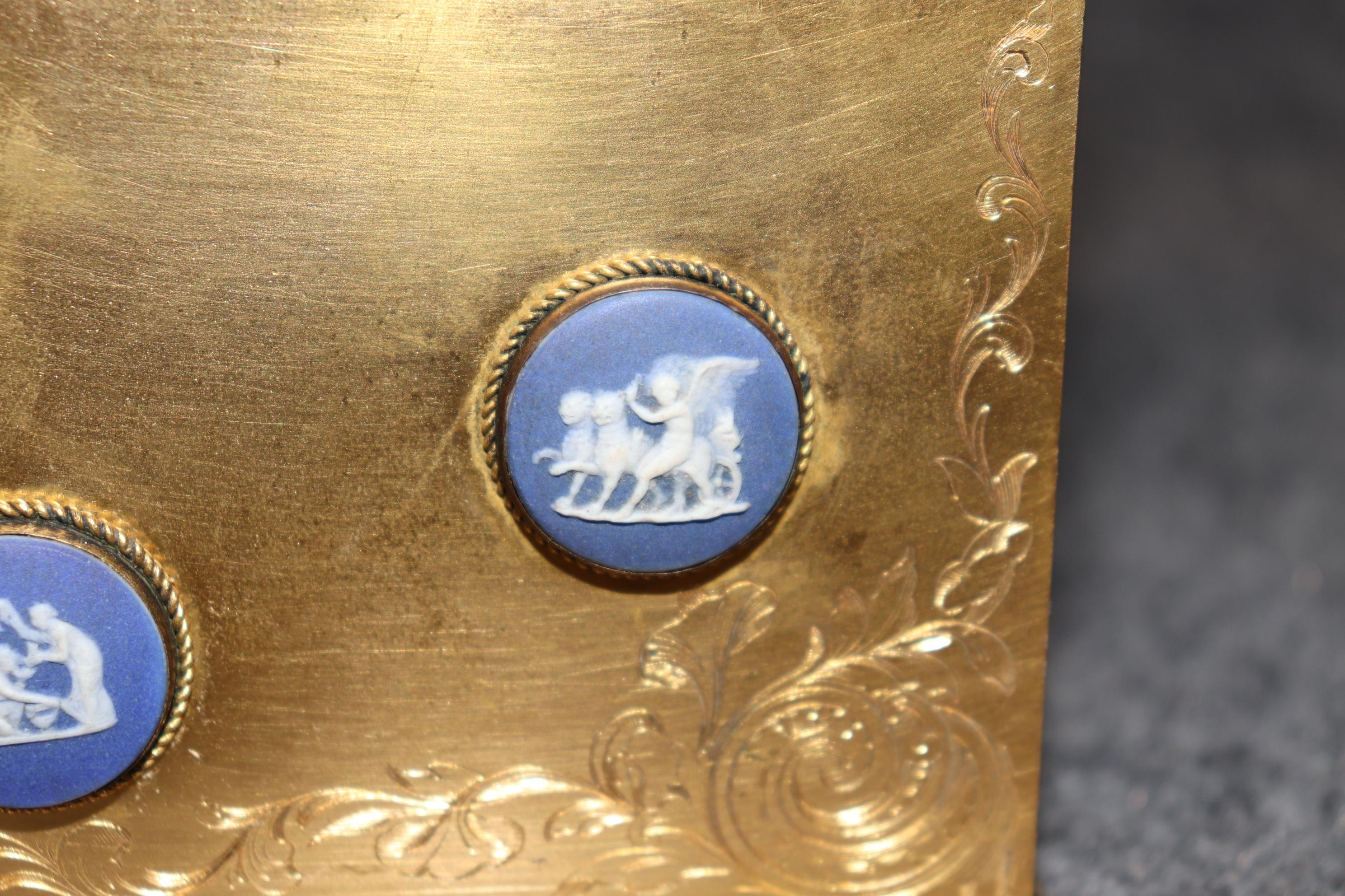 Antique French Bronze Ormolu Scrigno foderato internamente con inserti in Wedgewood in vendita 4