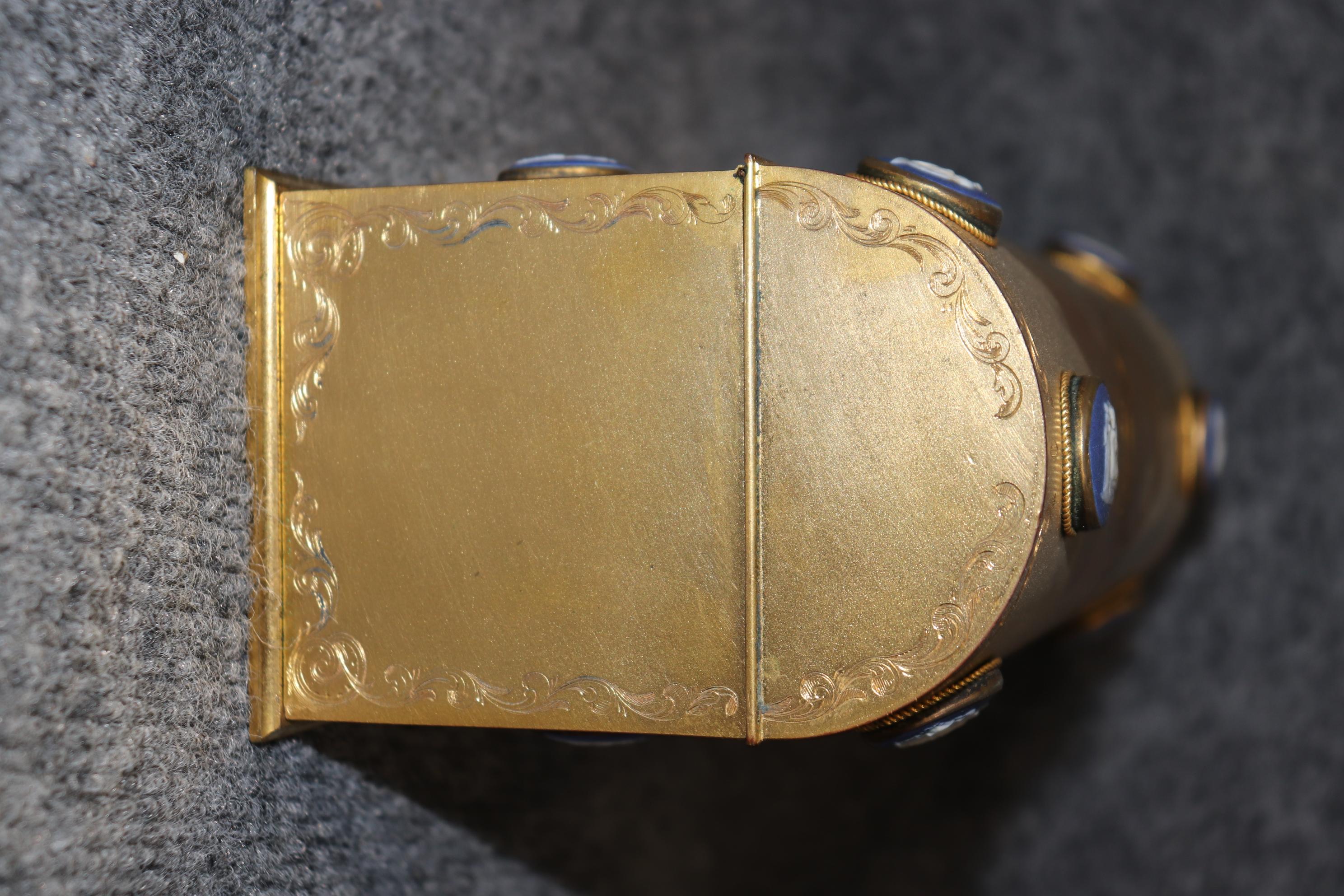 XIX secolo Antique French Bronze Ormolu Scrigno foderato internamente con inserti in Wedgewood in vendita