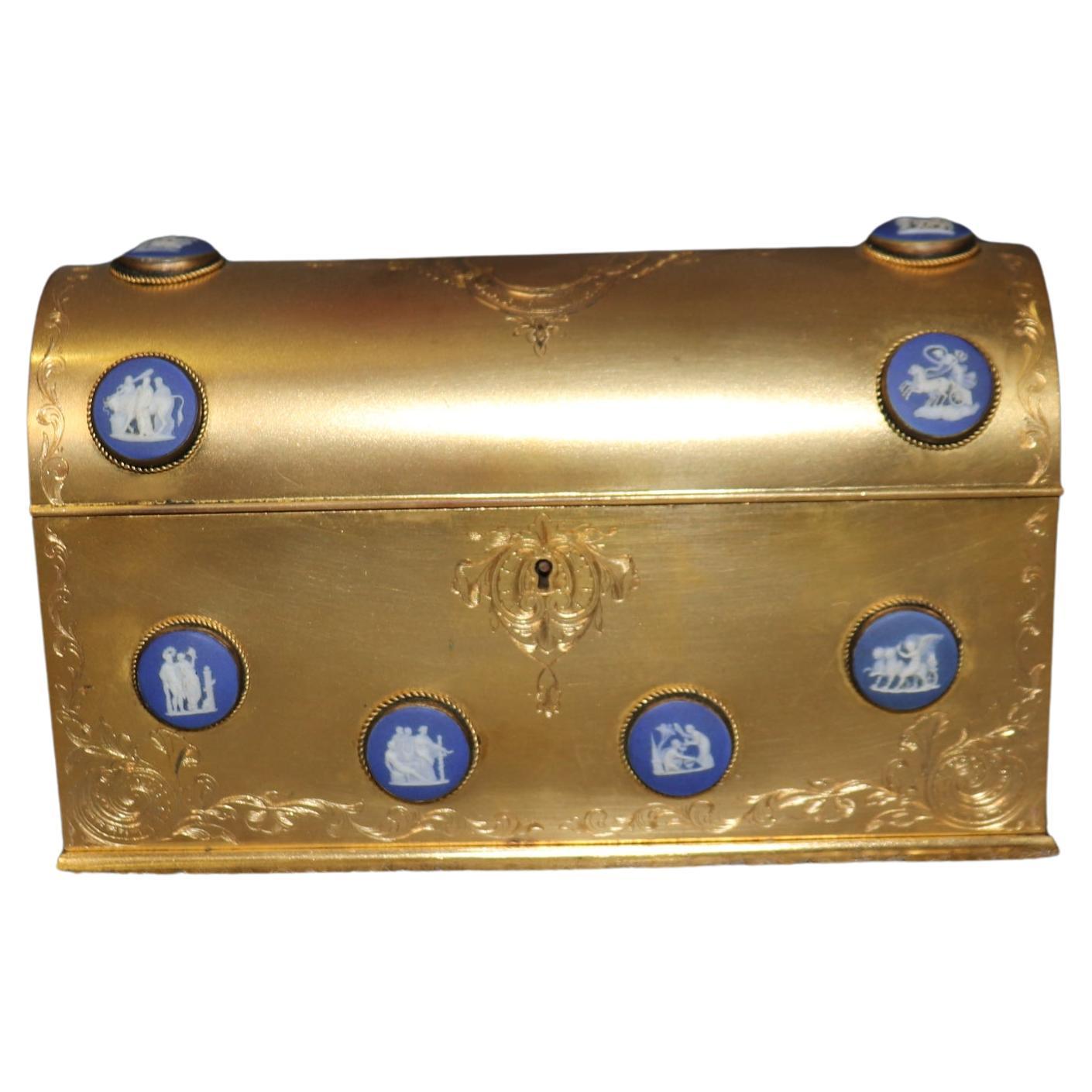 Antique French Bronze Ormolu Scrigno foderato internamente con inserti in Wedgewood
