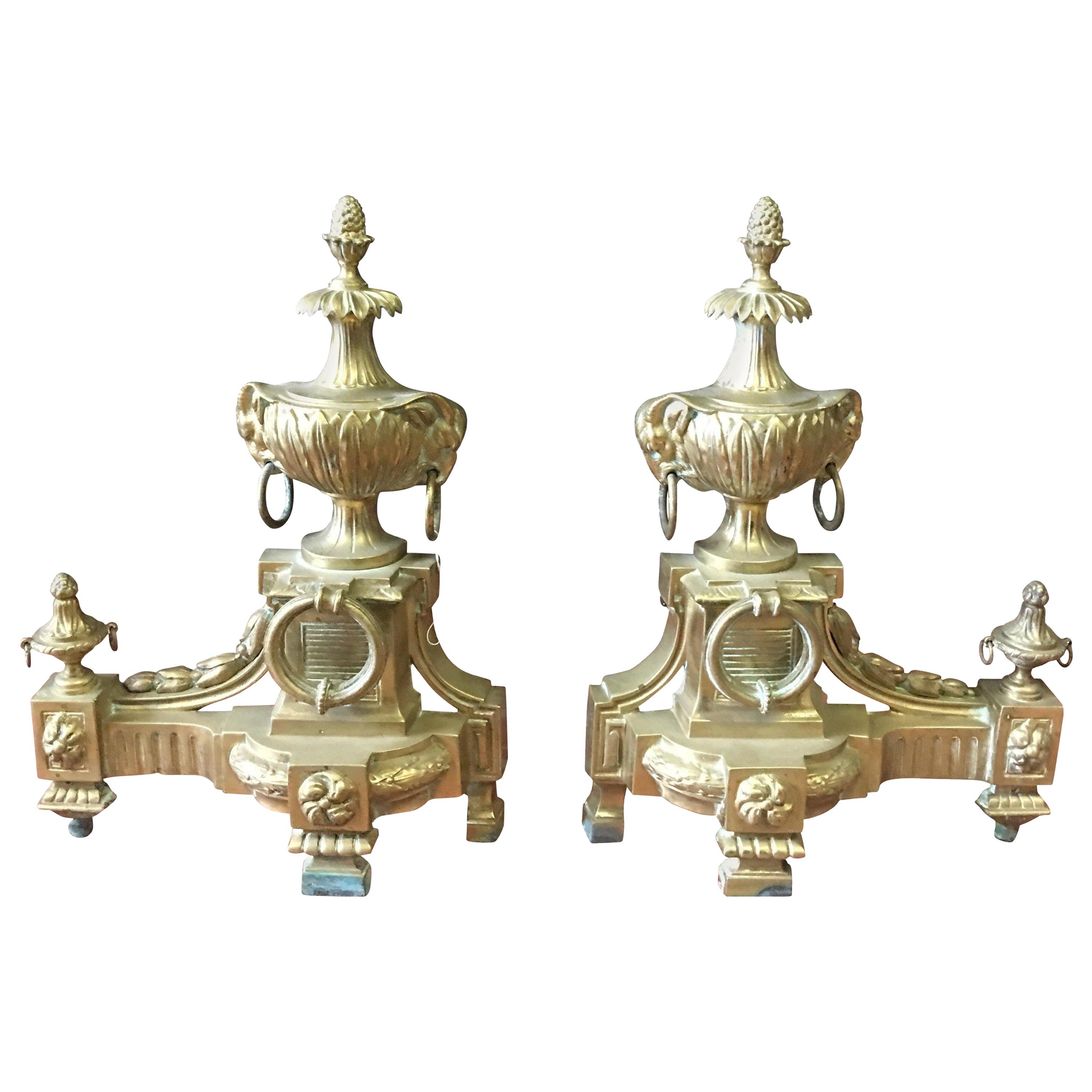 Paire de chenets français anciens en bronze à tête de bélier