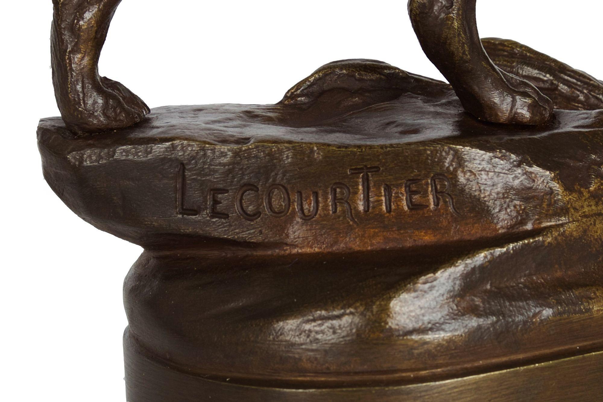 20ième siècle Sculpture française ancienne en bronze représentant un chien de chasse d'après Prosper Lecourtier