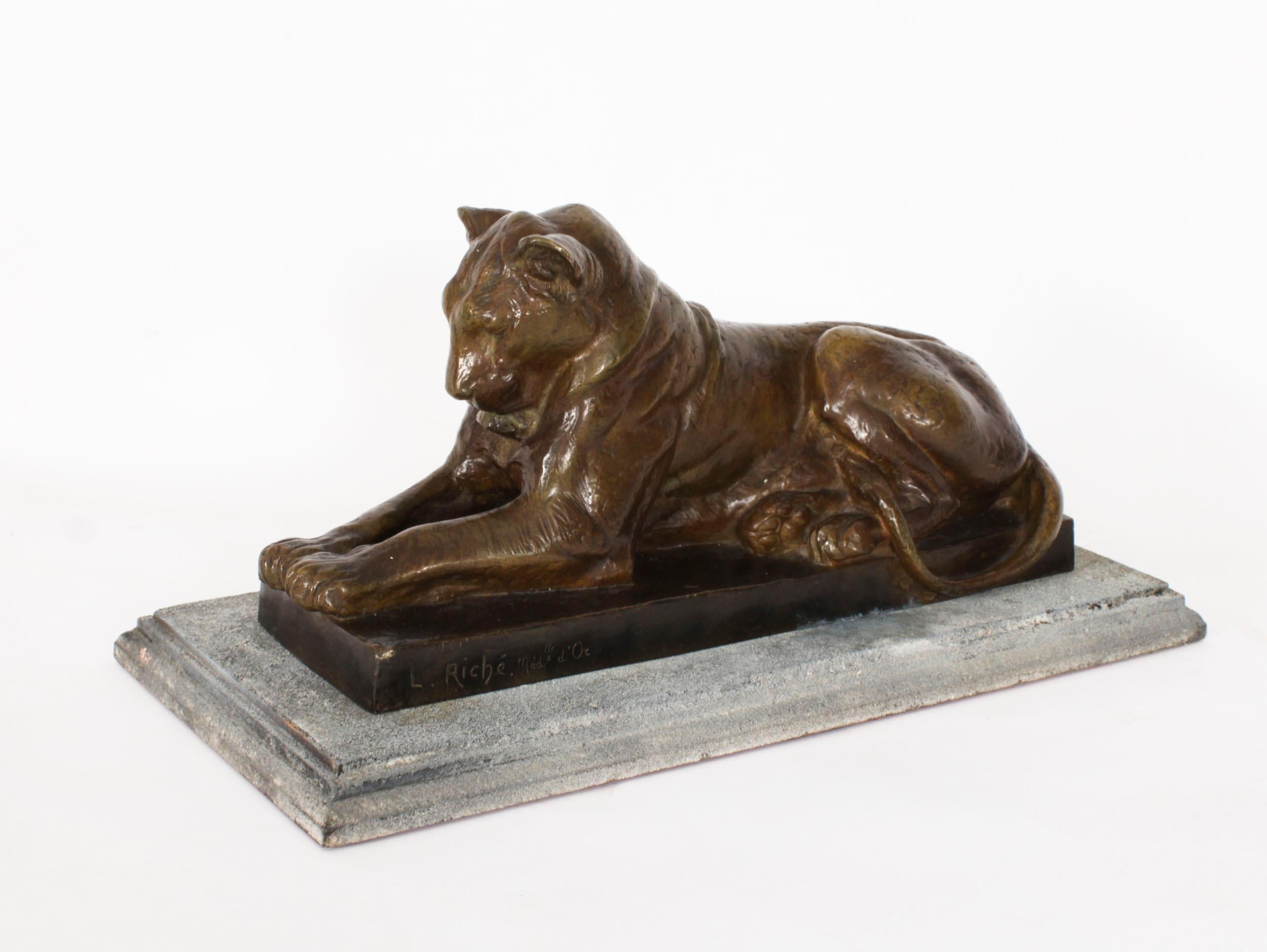 Antique French Bronze Sculpture of Lioness by Louis Riche Early 20th Century For Sale 8