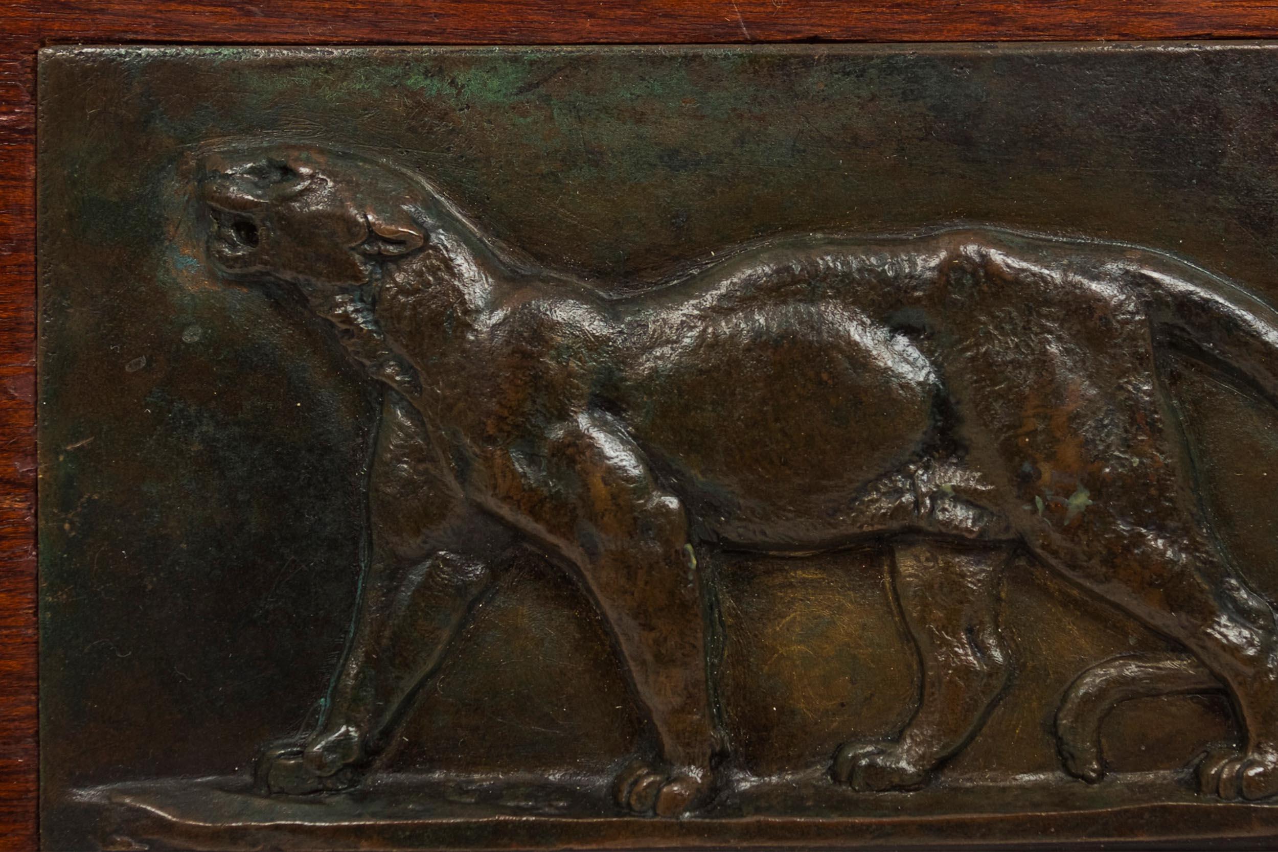 Antike französische Bronzeskulptur-Plakette eines Leoparden von Antoine-Louis Barye (Französisch) im Angebot