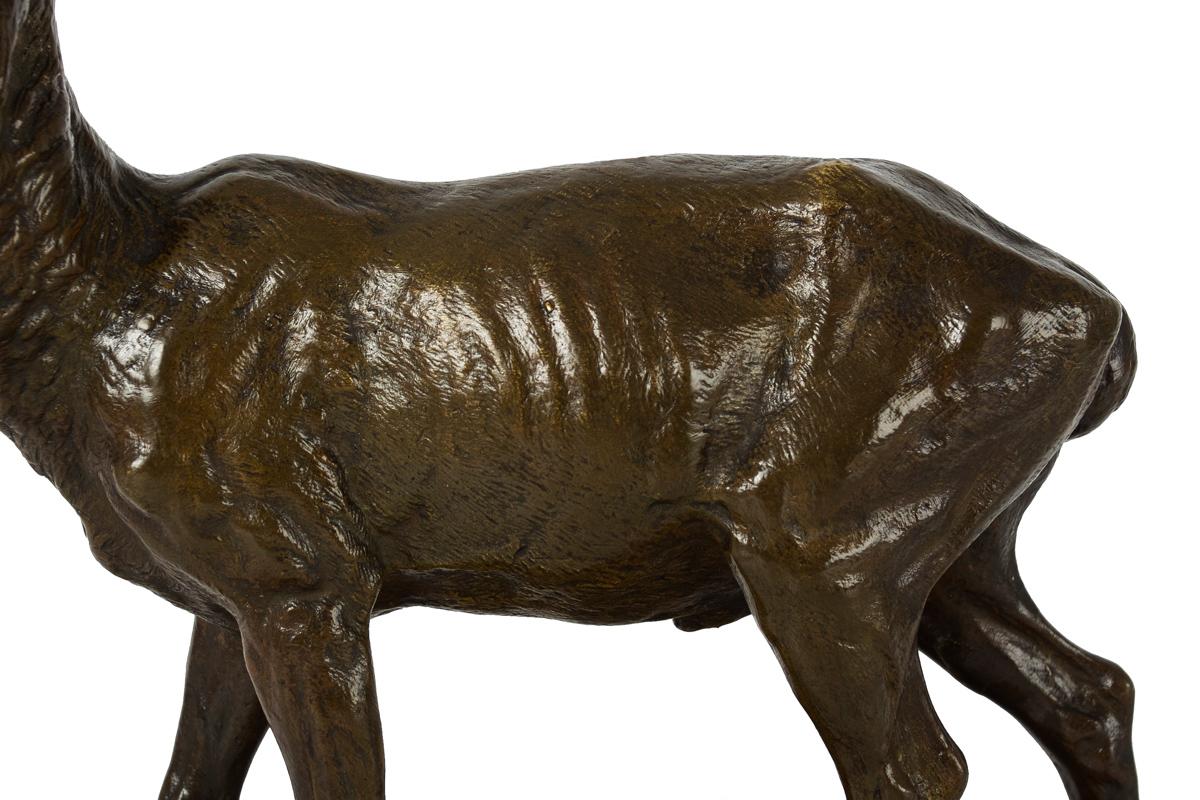 Sculpture française ancienne en bronze « cerf debout » d'Alfred Dubucand en vente 1