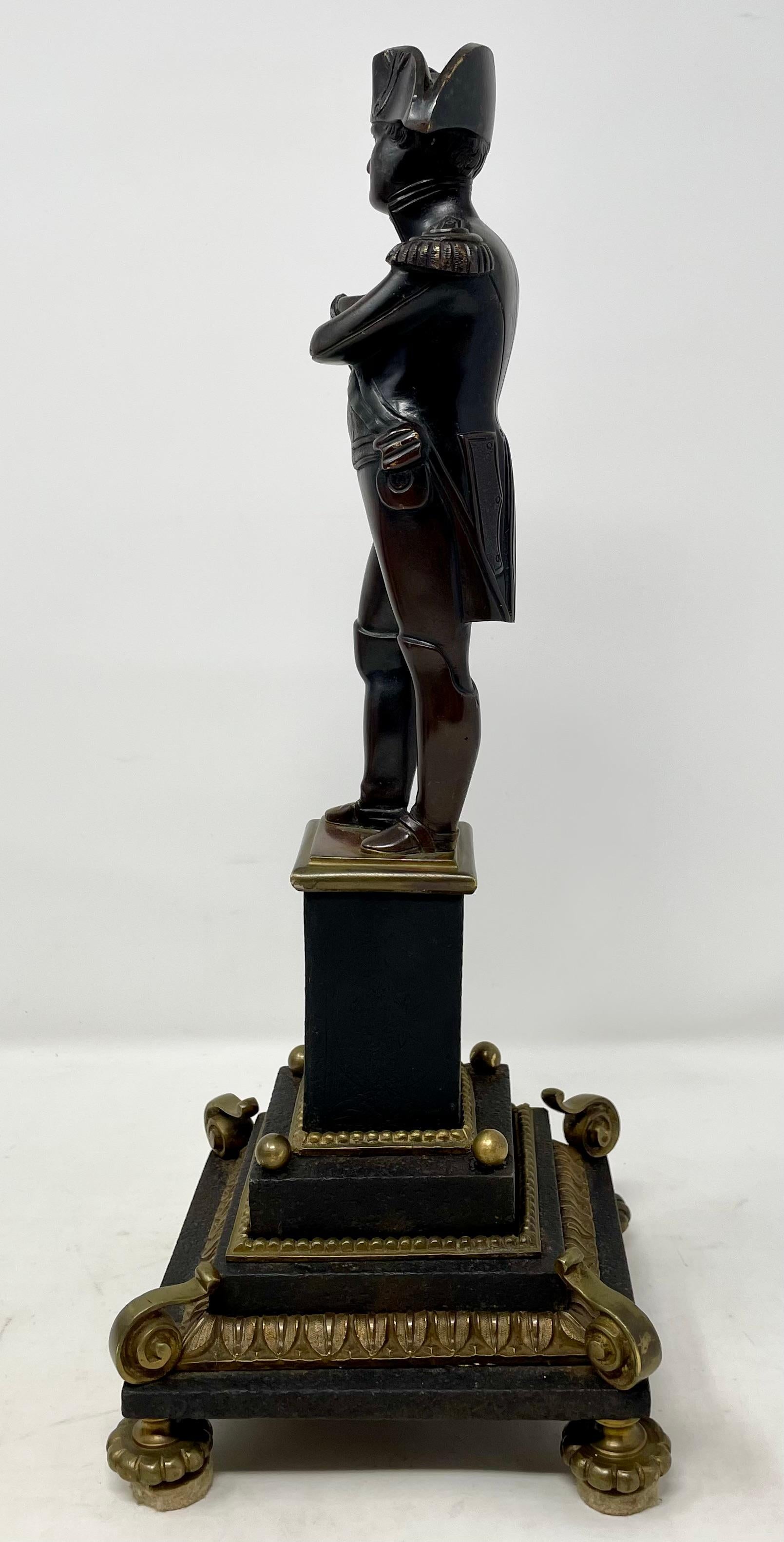 Francese Antique French Statua di bronzo di Napoleone Bonaparte, CIRCA 1880. in vendita