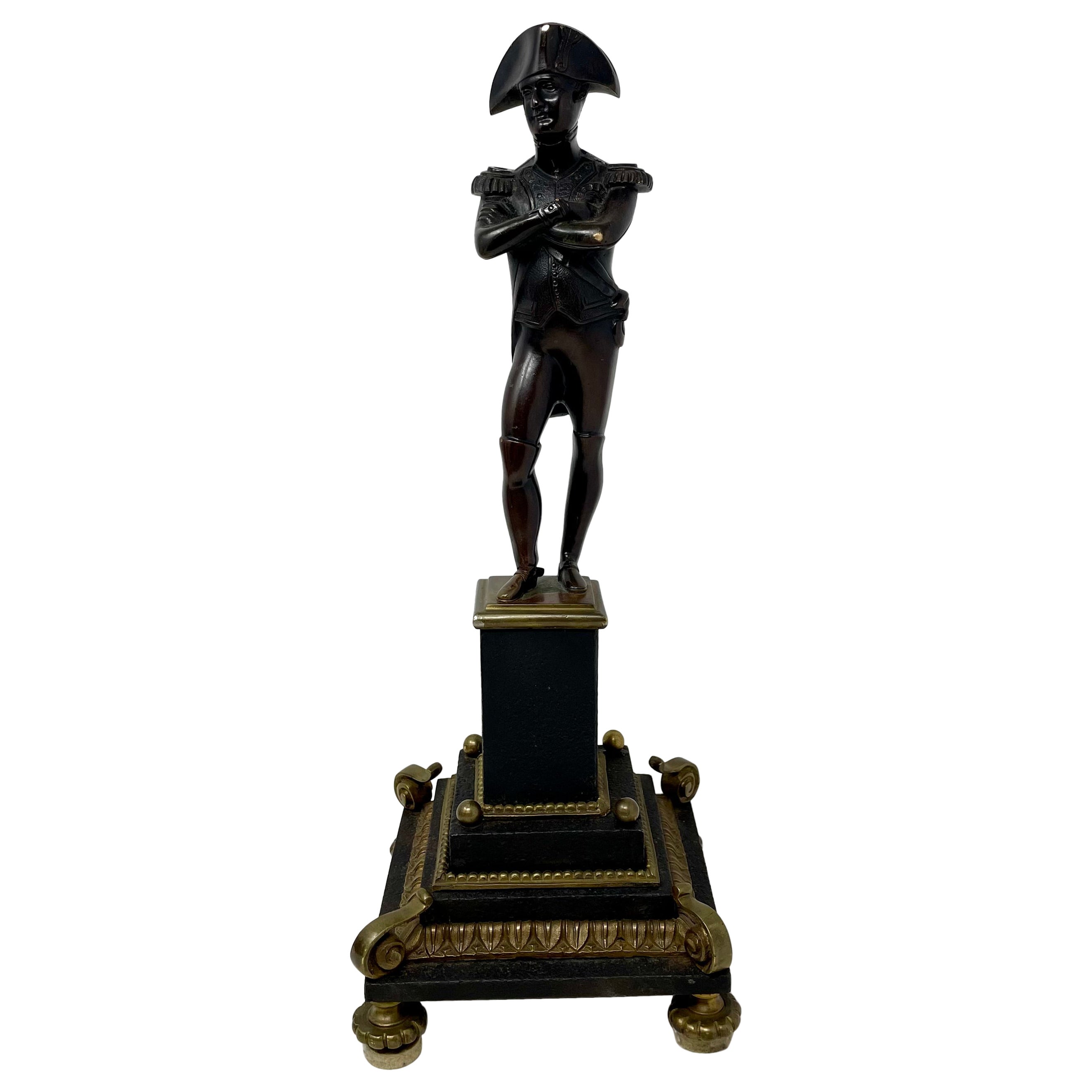 Antique French Statua di bronzo di Napoleone Bonaparte, CIRCA 1880. in vendita