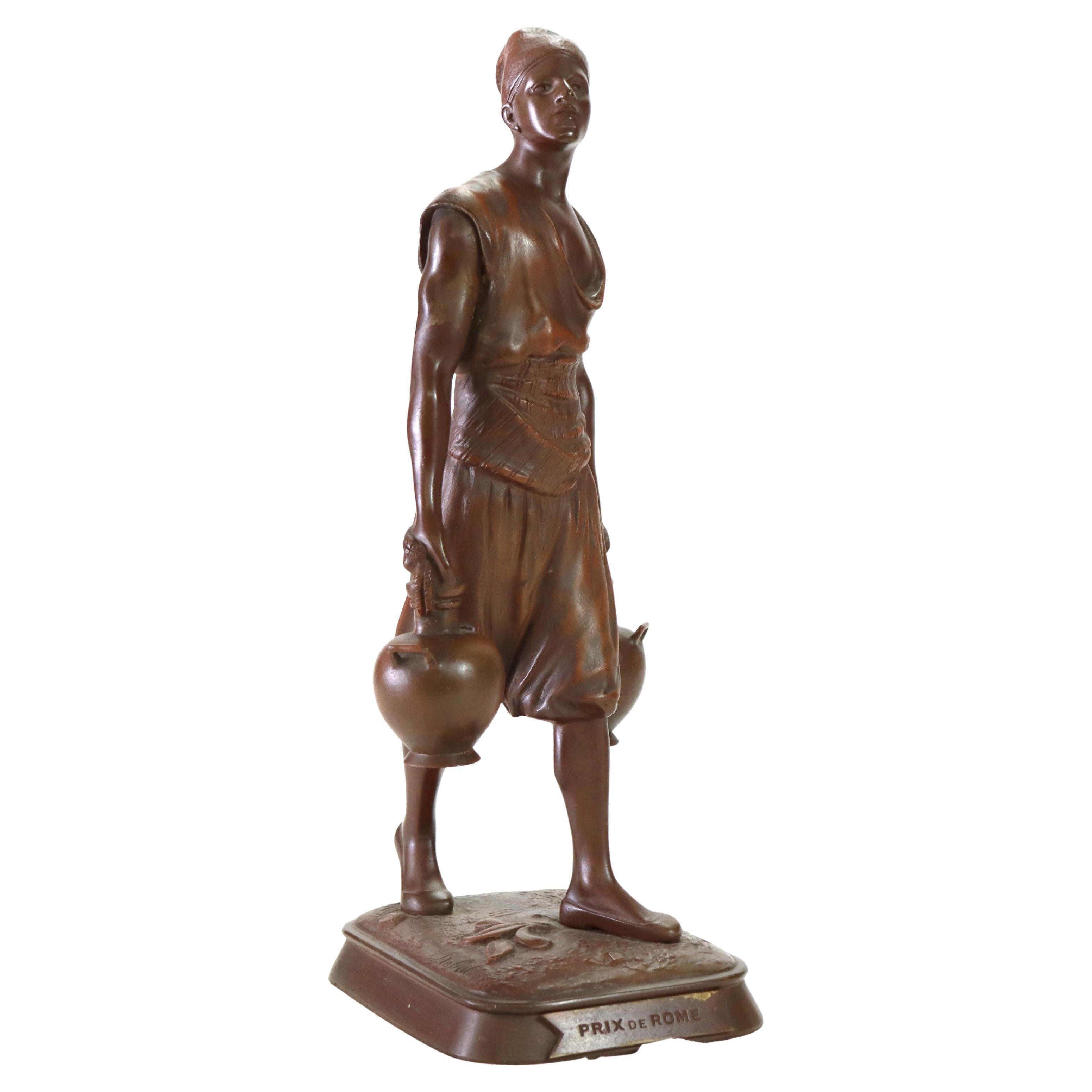 Statua antica in bronzo francese "Prix de Rome Porteur D' Eau Tunisien" Si in vendita