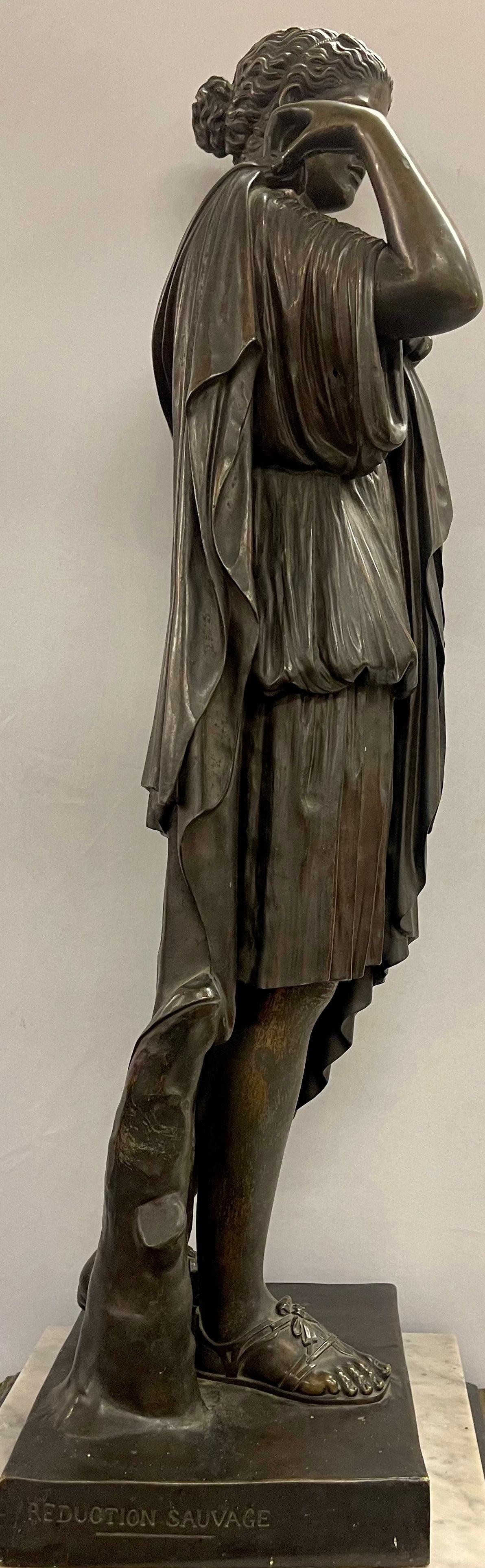 statue en bronze signee