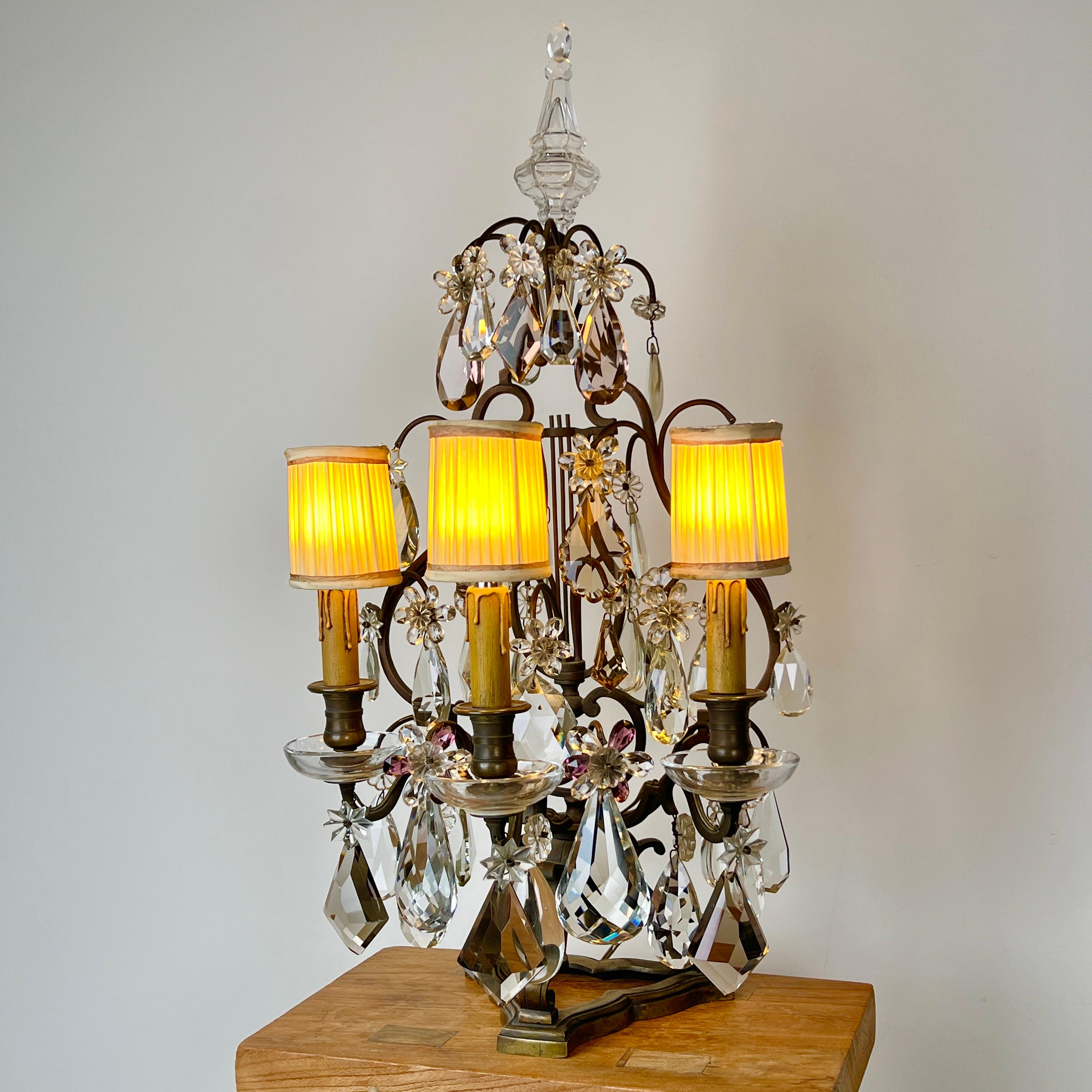 Lampada da tavolo a tre bracci in Antique French Bronze (coppia disponibile) in vendita 5