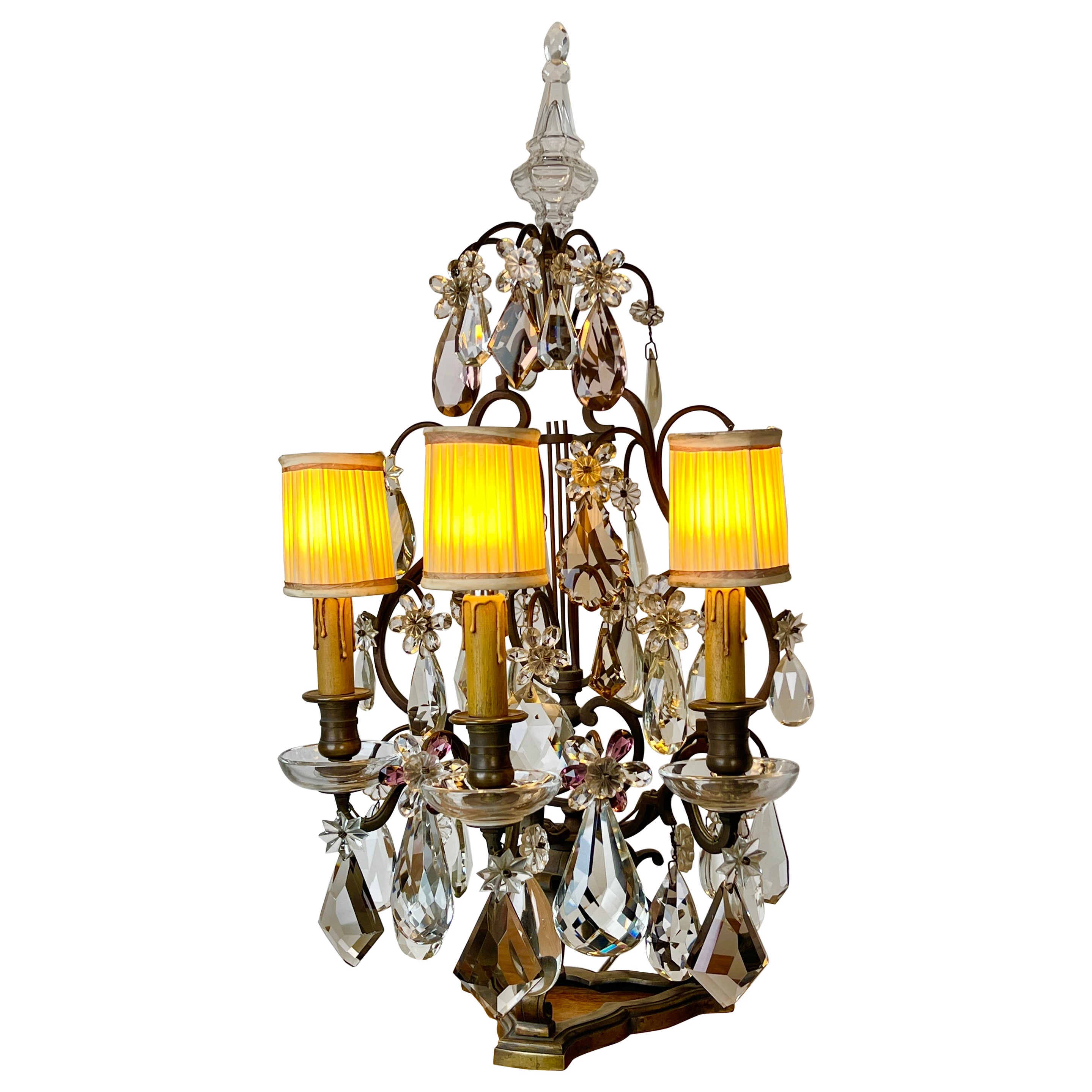 Lampada da tavolo a tre bracci in Antique French Bronze (coppia disponibile) in vendita