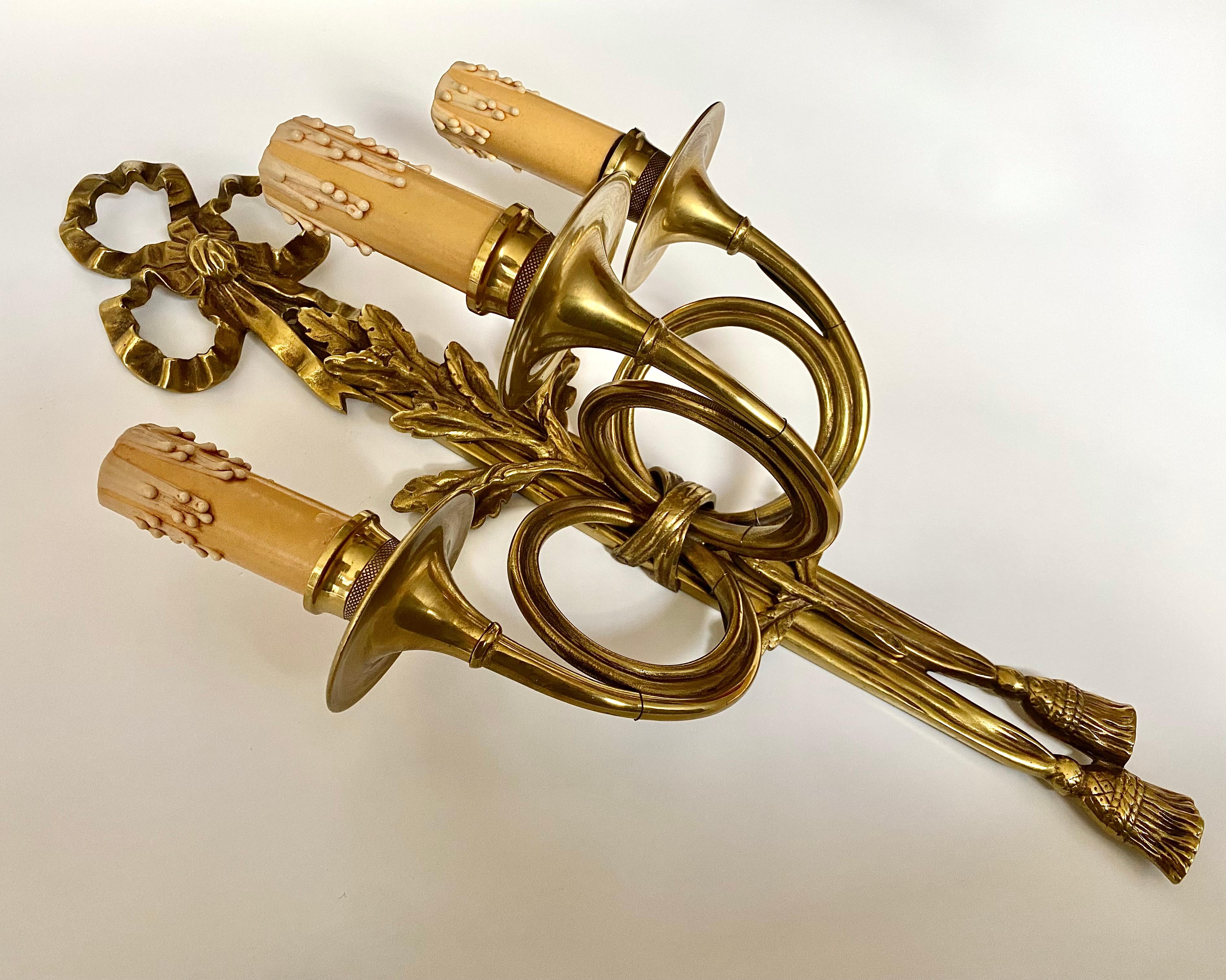 Antiguos Apliques de Bronce Franceses Estilo Luis XVI/Neoclásico Detalle de Roble y Arco en Excelente estado para la venta en Bastogne, BE