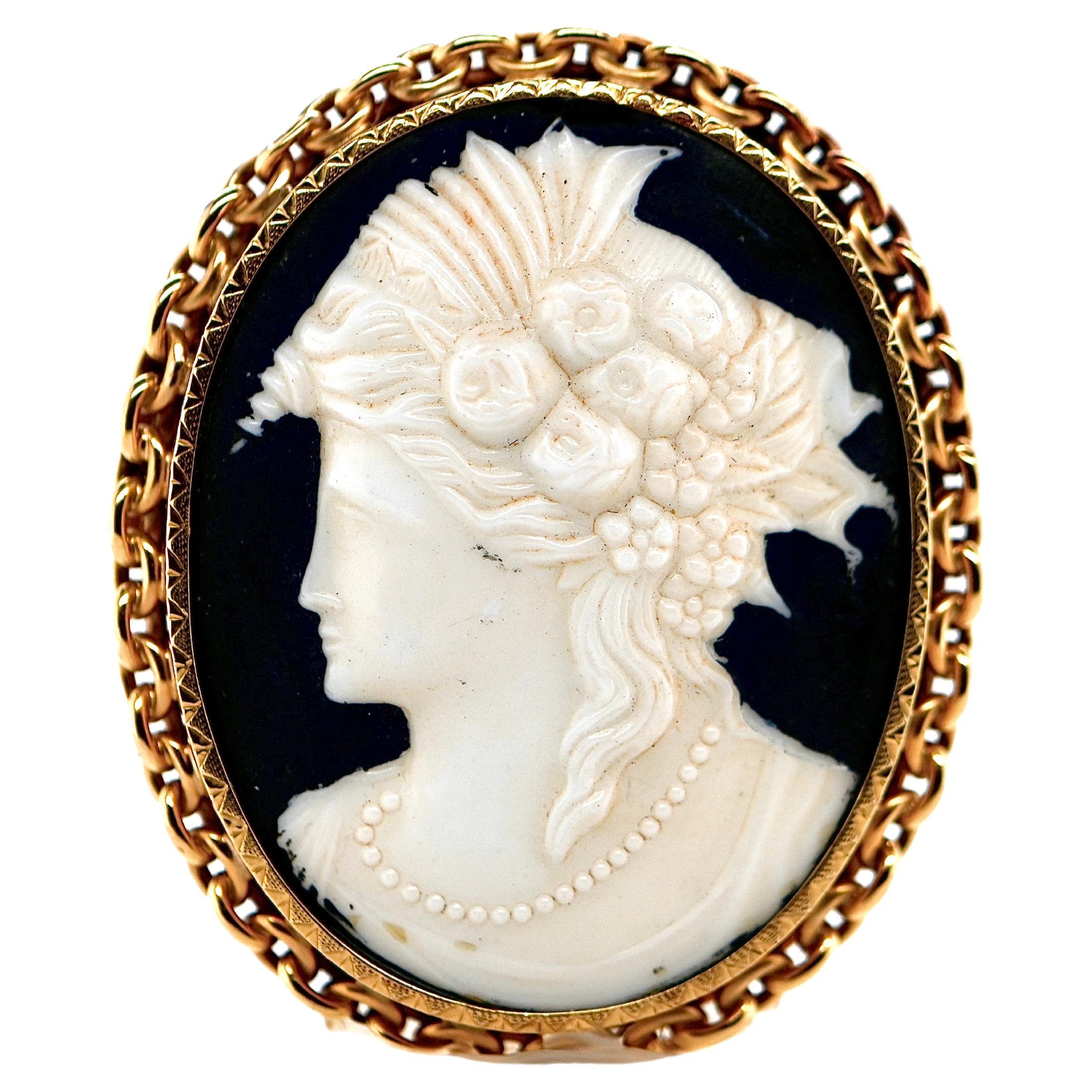 Antique French Brooche Cameo Color Gold Circa 18 Karat For Sale