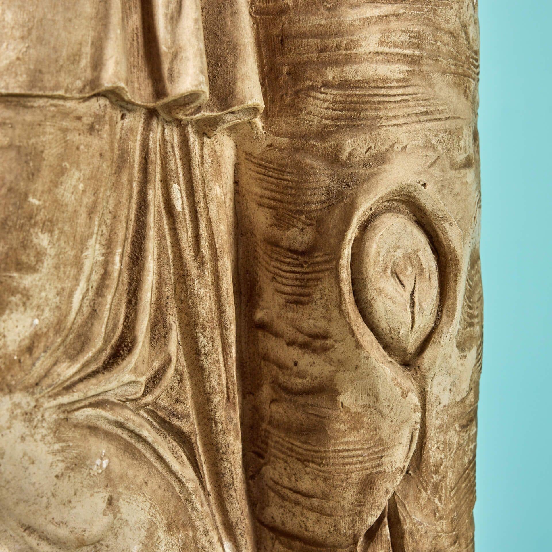 Antike französische Buff-Terrakotta-Gartenstatue von Clio im Angebot 4