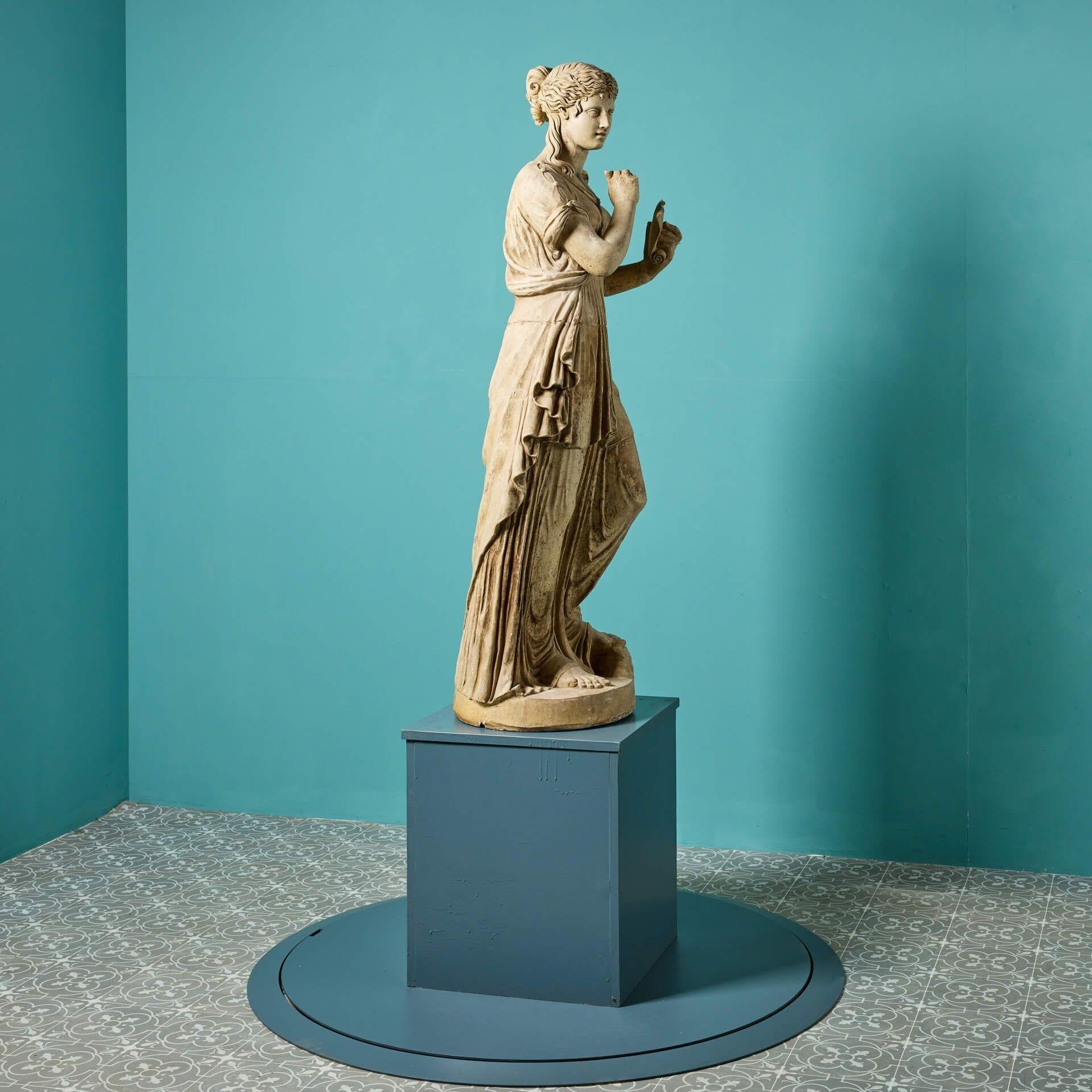 Antike französische Buff-Terrakotta-Gartenstatue von Clio (Neoklassisches Revival) im Angebot