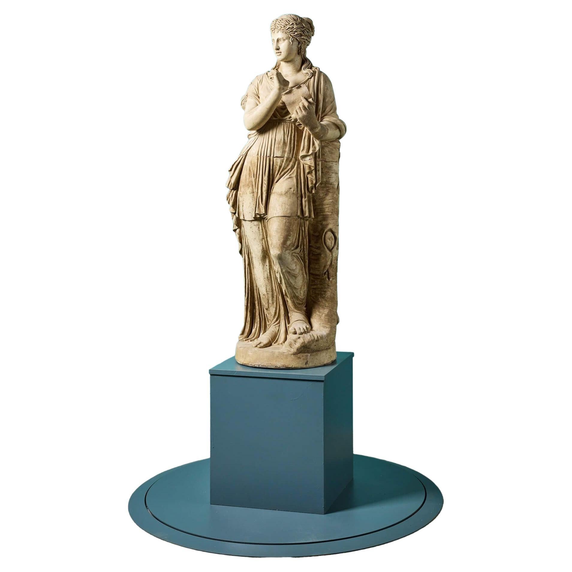 Antike französische Buff-Terrakotta-Gartenstatue von Clio im Angebot