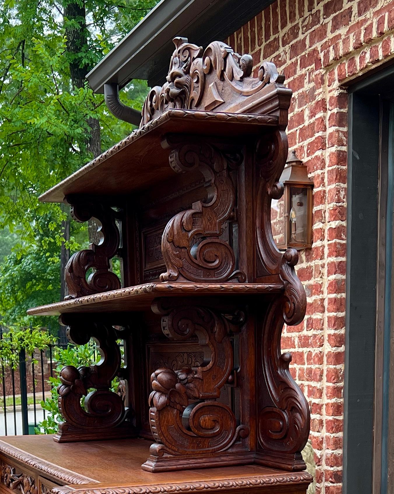 Antique French Buffet Server Sideboard Buffet Barley Twist Honey Oak 3-Tier 19C In condizioni buone in vendita a Tyler, TX