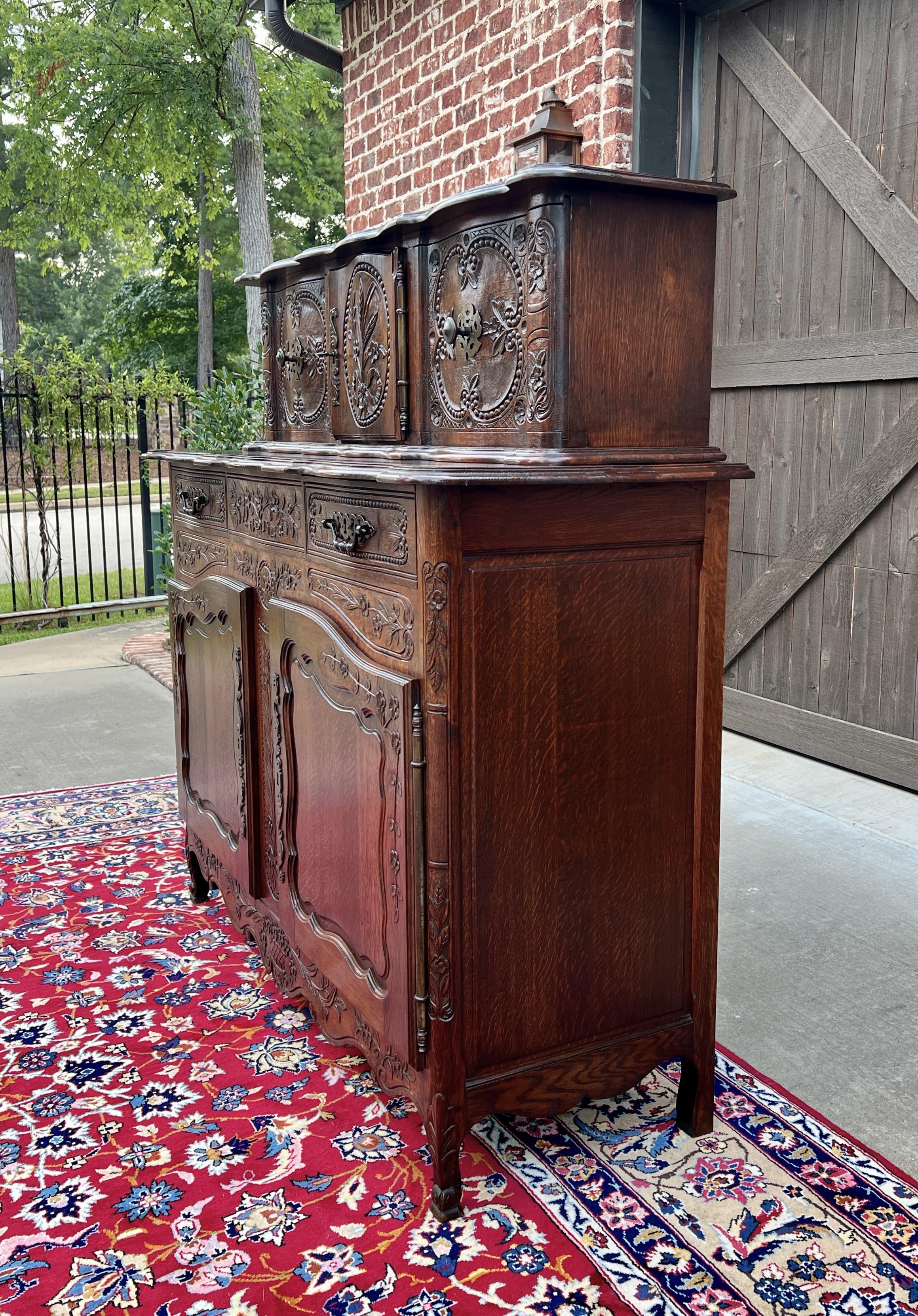 Antikes französisches Buffet Anrichte Server Cupboard Panetiere Stark geschnitzte Eiche 19C im Zustand „Gut“ im Angebot in Tyler, TX