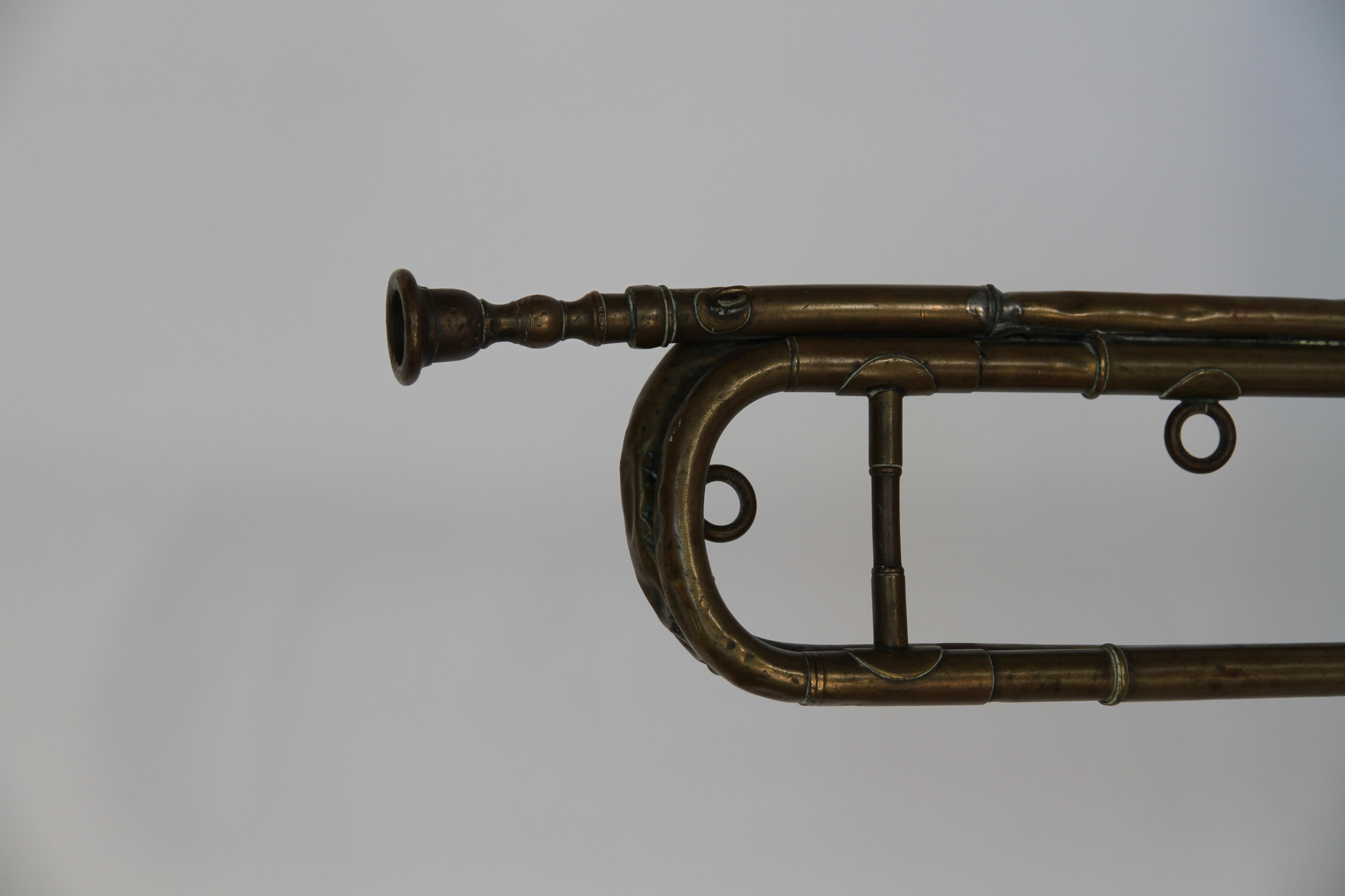 1920s antique French bugle professionally made for France's military. Constructed of brass, the bugle has a pineapple with the number 22 engraved on it showing the year of manufacture, 1922. 

Engraved with:
instrument musique couesnon +